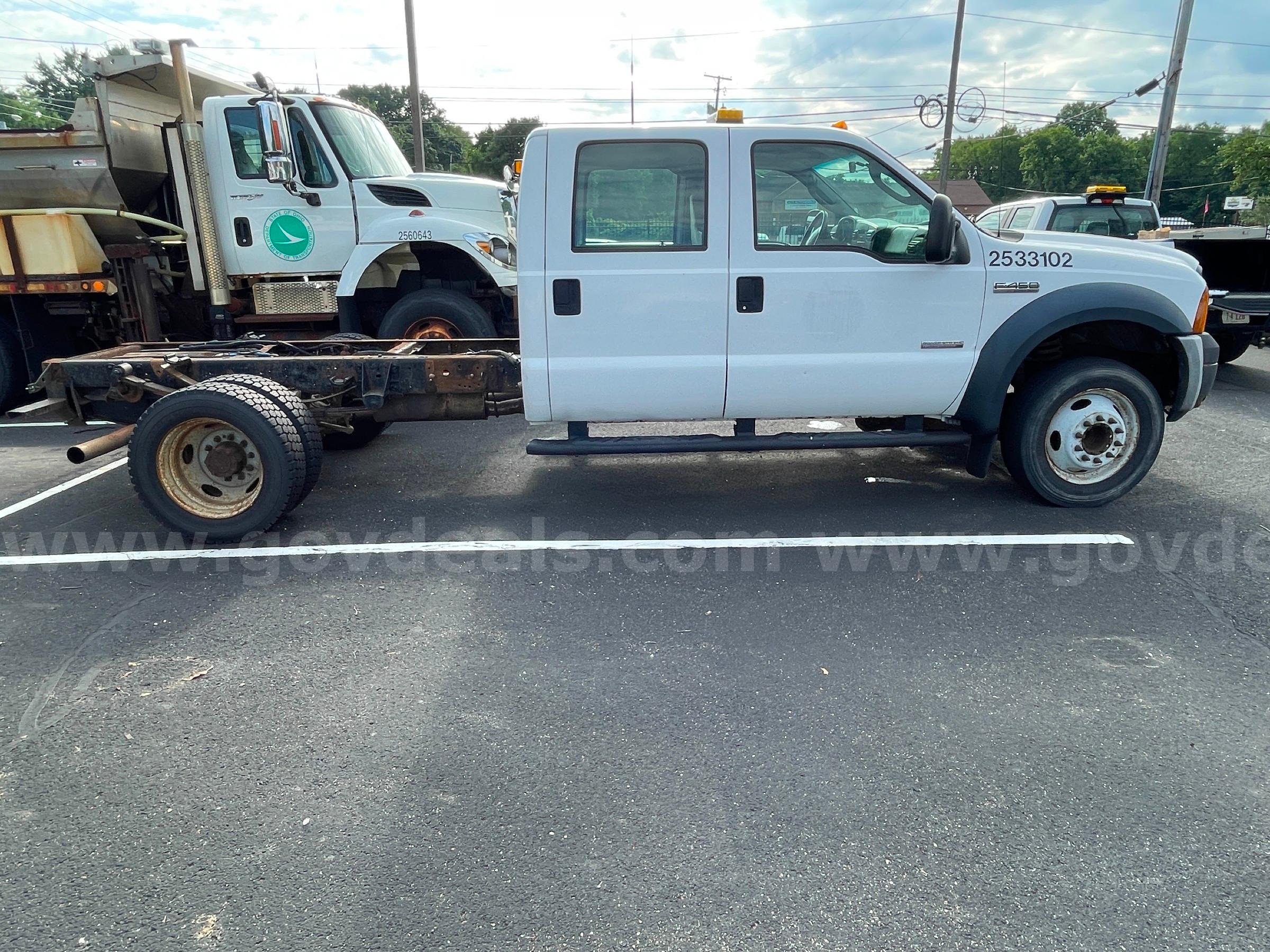 2007 Ford F-450 XL SD Crew Cab 2WD DRW PICKUP with 6.0L V8 FORD F-450 Government Surplus Auction - Photo #6