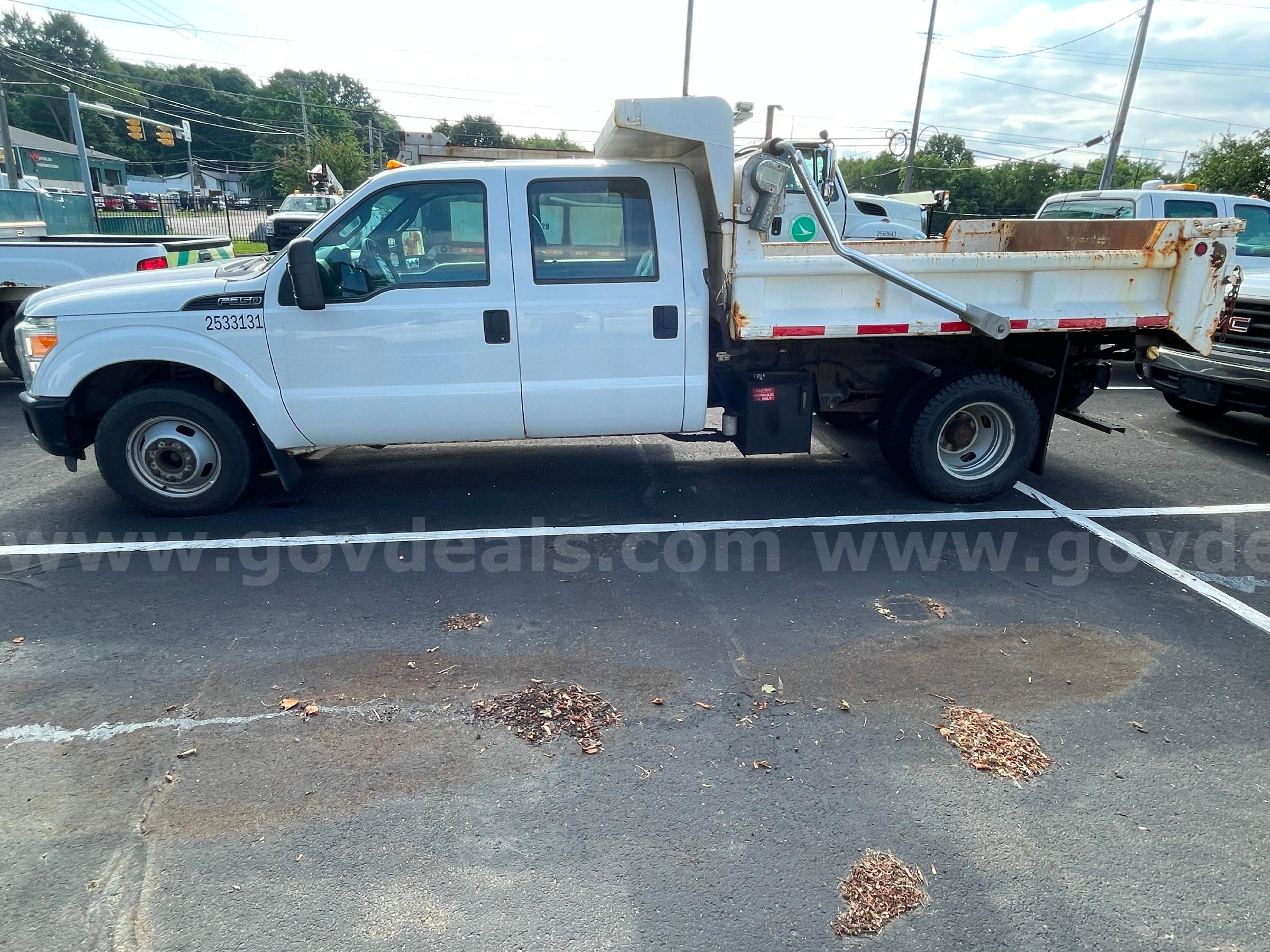 2012 Ford F-350 XL SD Crew Cab DRW 2WD Dump Truck with 6.2L V8 FORD F-350 Government Surplus Auction - Photo #2