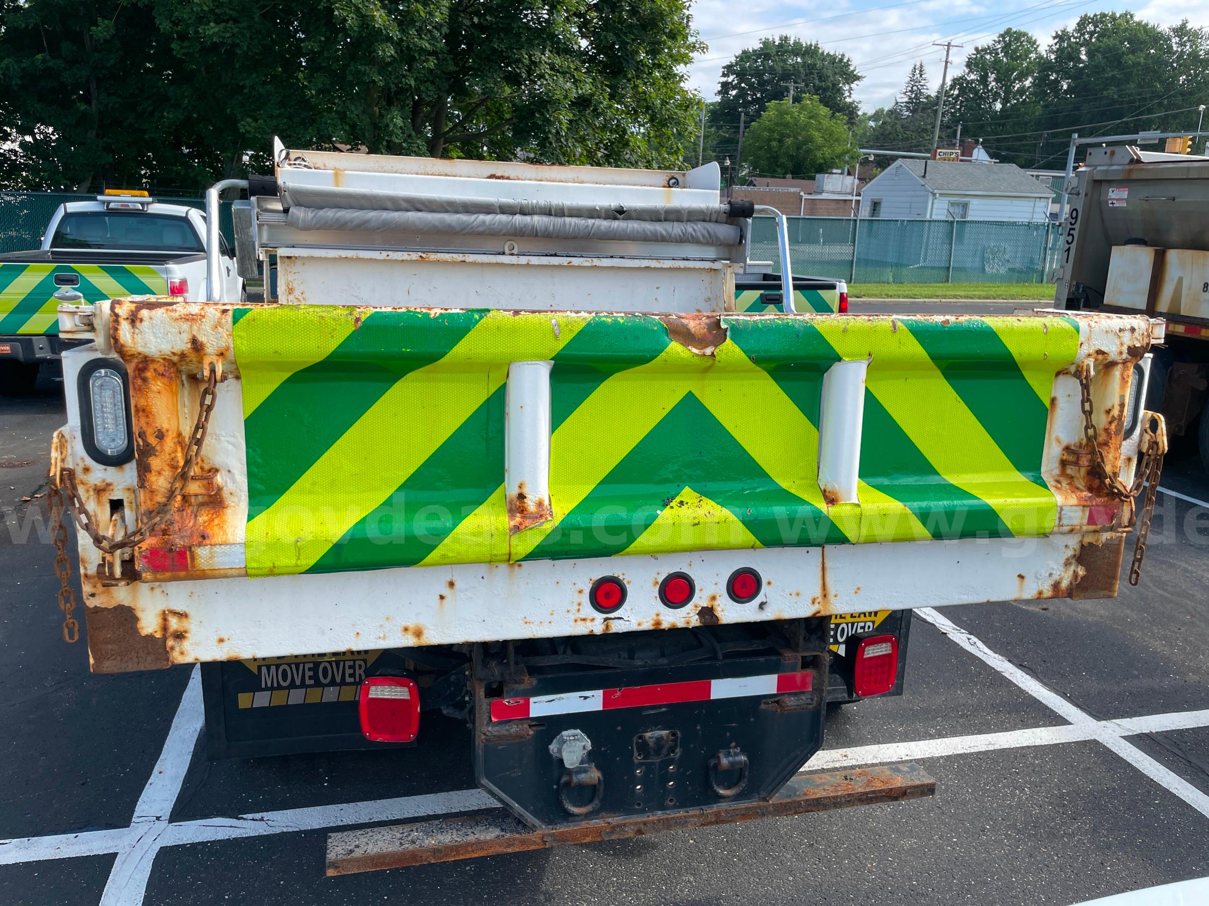 2012 Ford F-350 XL SD Crew Cab DRW 2WD Dump Truck with 6.2L V8 FORD F-350 Government Surplus Auction - Photo #4