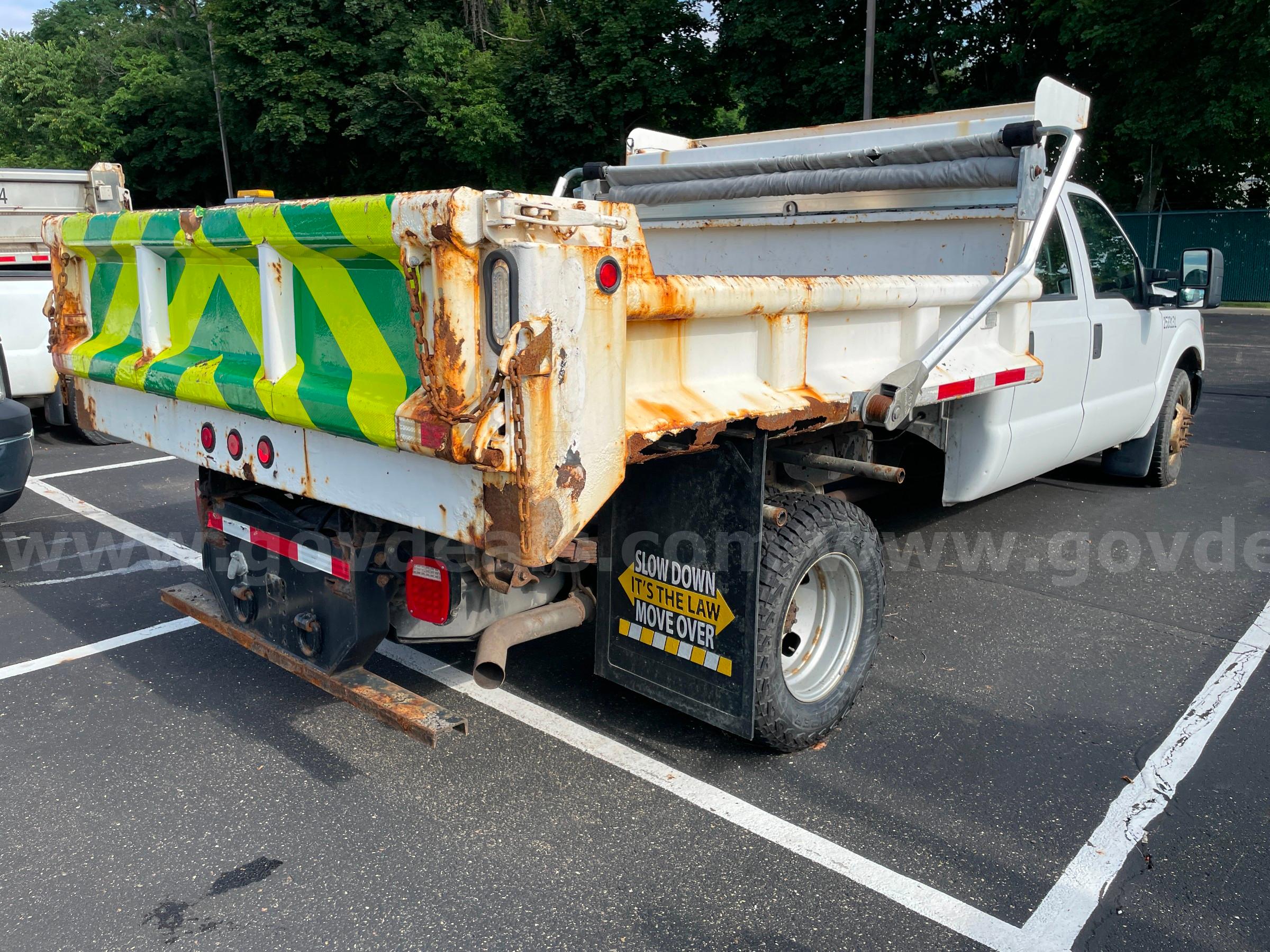 2012 Ford F-350 XL SD Crew Cab DRW 2WD Dump Truck with 6.2L V8 FORD F-350 Government Surplus Auction - Photo #5