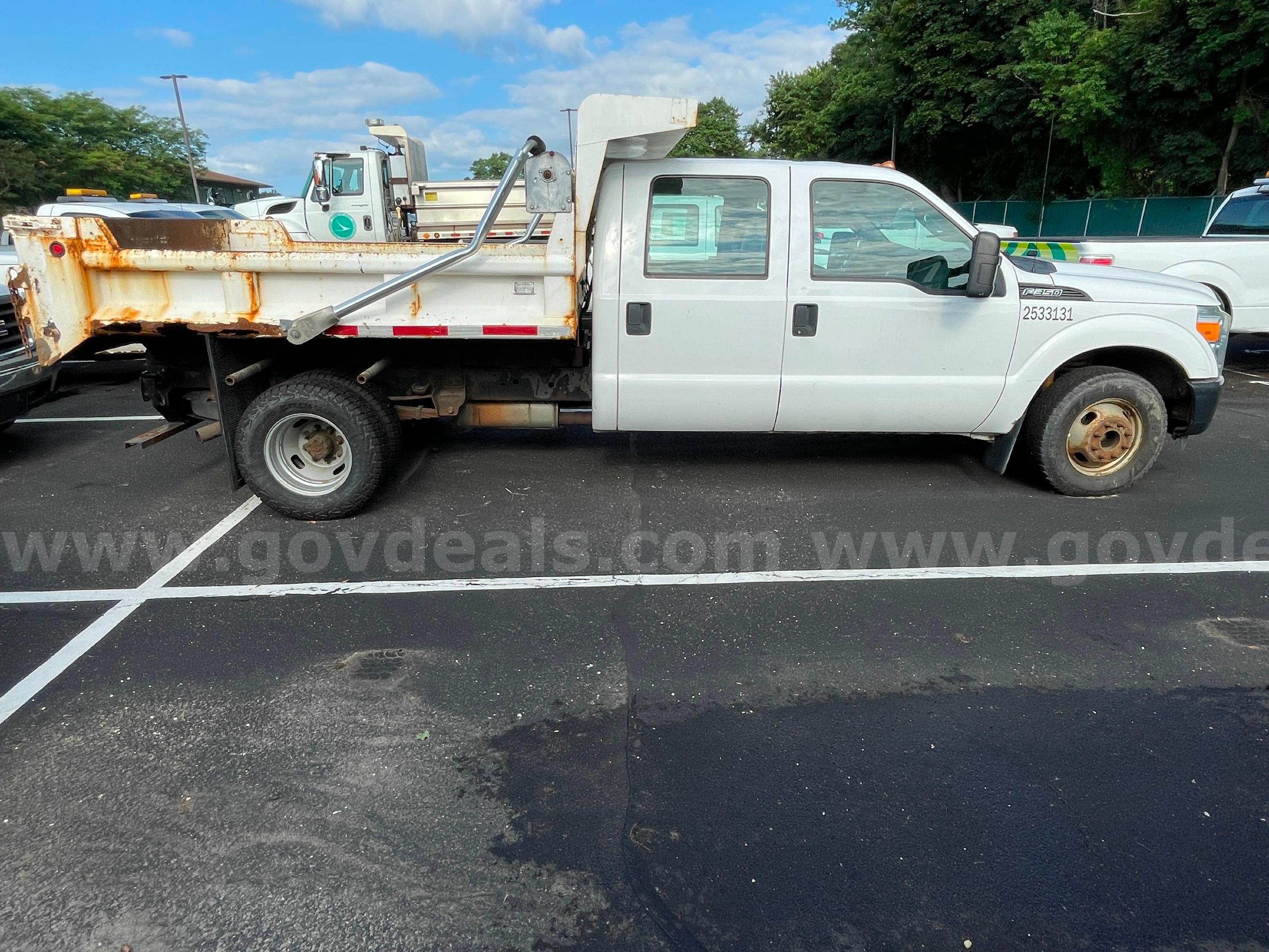 2012 Ford F-350 XL SD Crew Cab DRW 2WD Dump Truck with 6.2L V8 FORD F-350 Government Surplus Auction - Photo #6