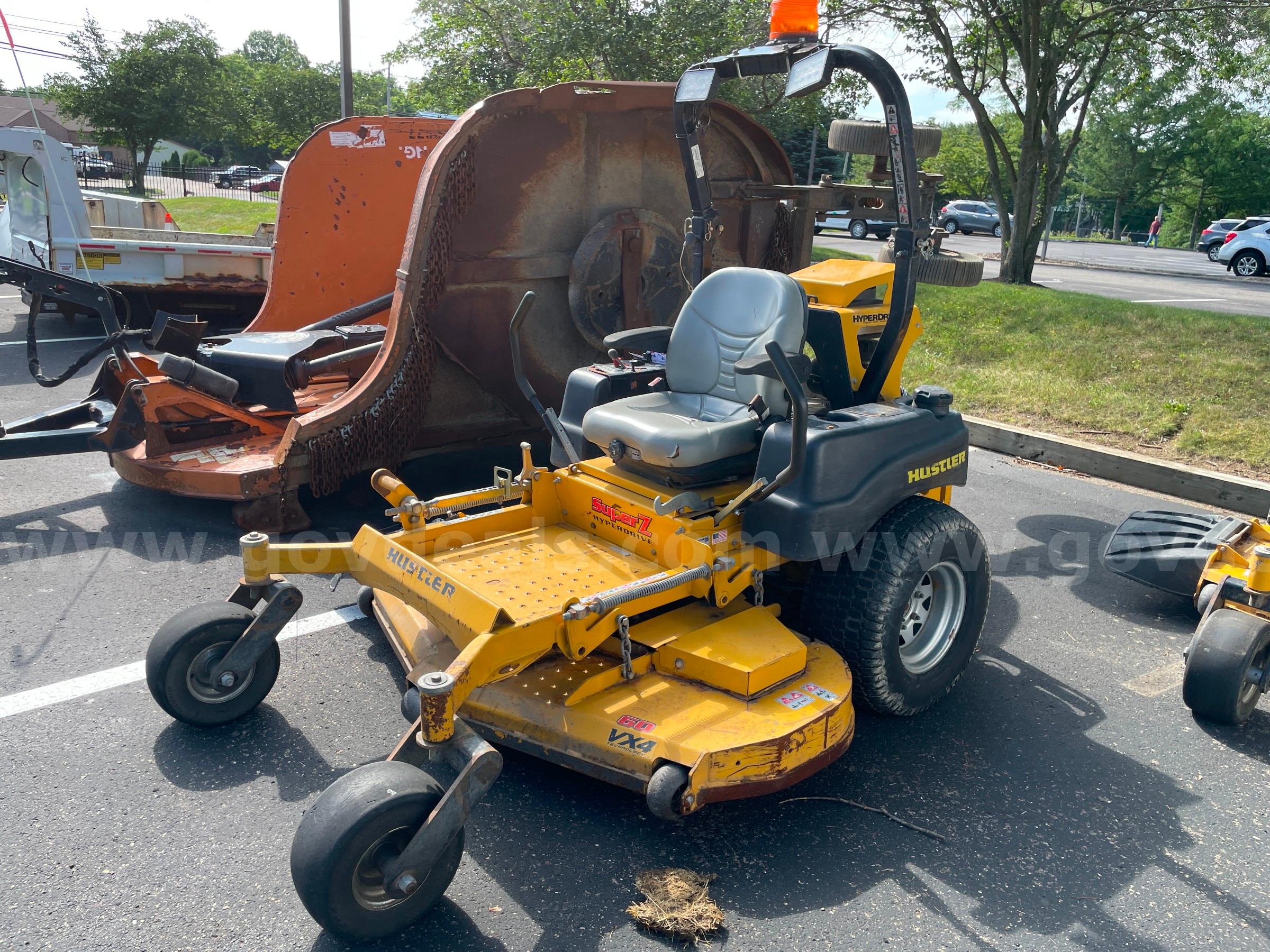 Hustler VX4 Zero-Turn Mower, 60in deck