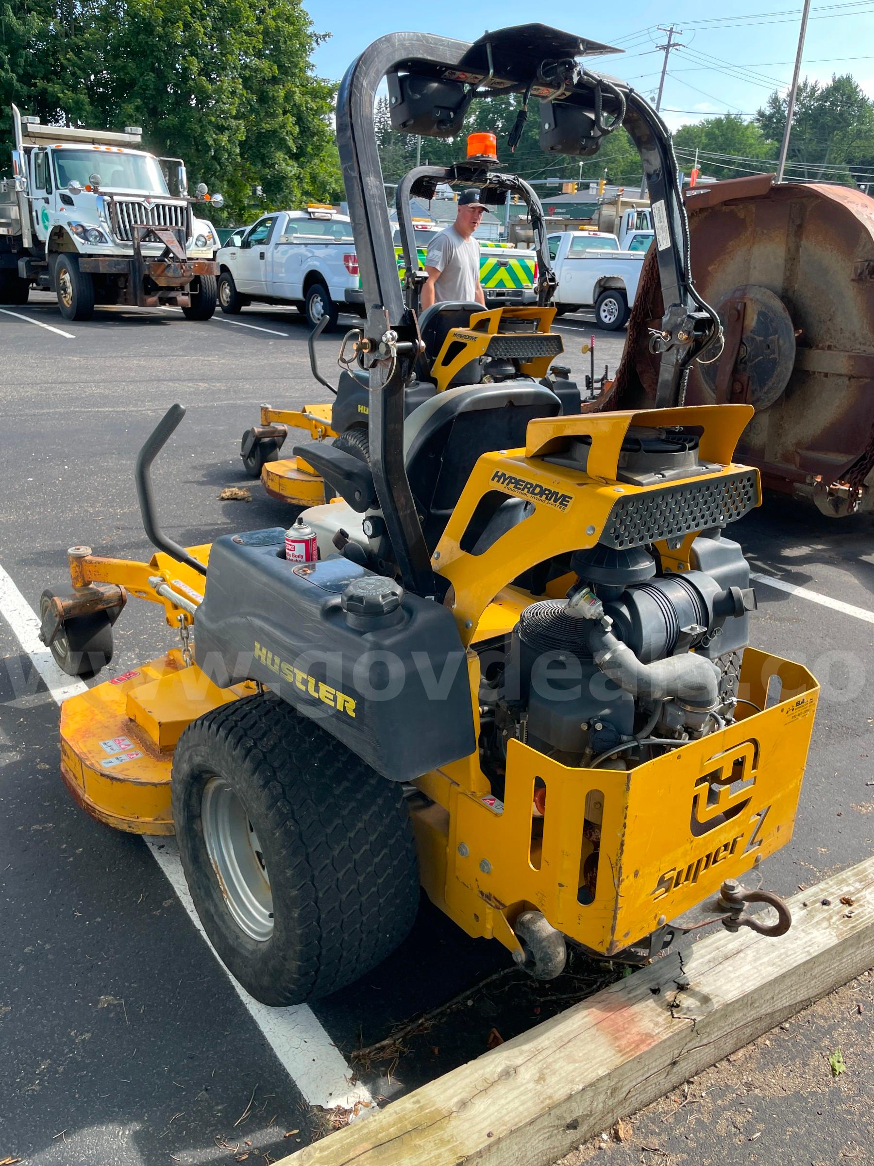 Hustler VX4 Zero-Turn Mower, 60in deck HUSTLER 60 Government Surplus Auction - Photo #2