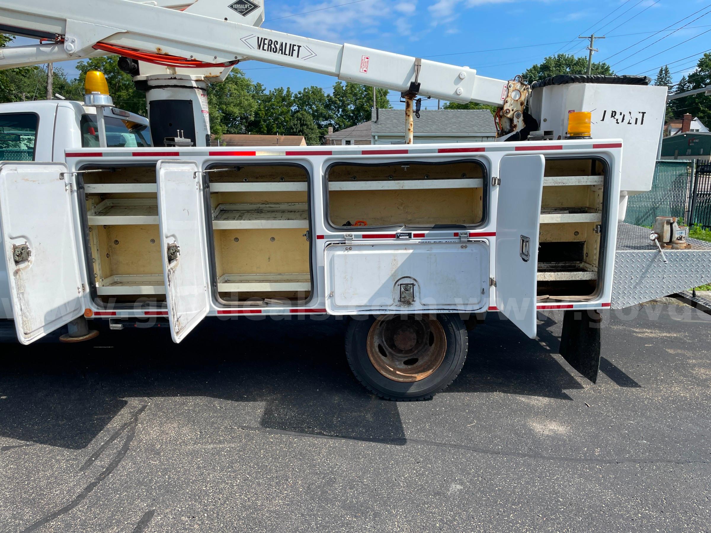 2012 Ford F-550 Reg Cab DRW 2WD Versalift Bucket Truck Ford F-550 Government Surplus Auction - Photo #3