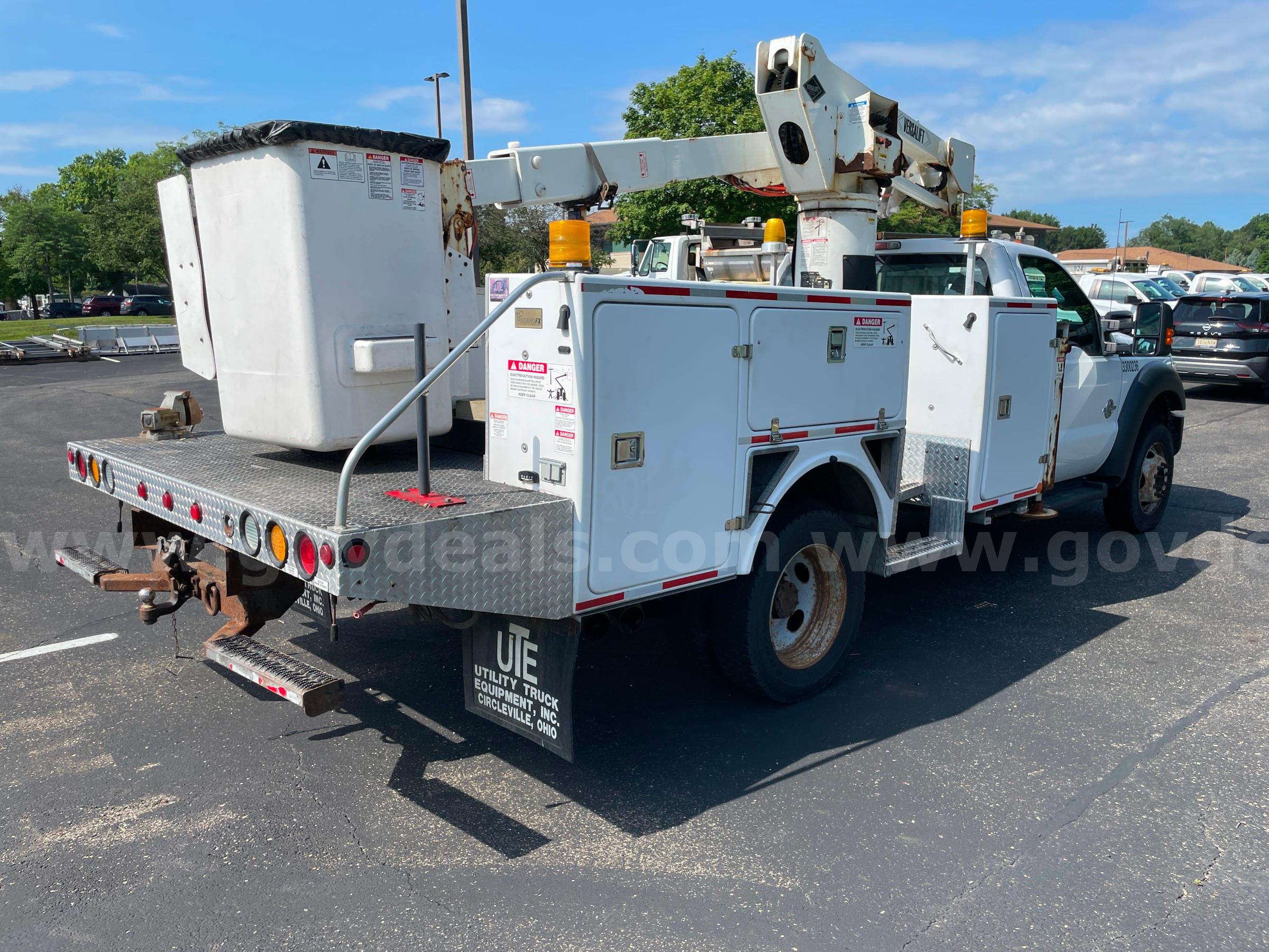 2012 Ford F-550 Reg Cab DRW 2WD Versalift Bucket Truck Ford F-550 Government Surplus Auction - Photo #6