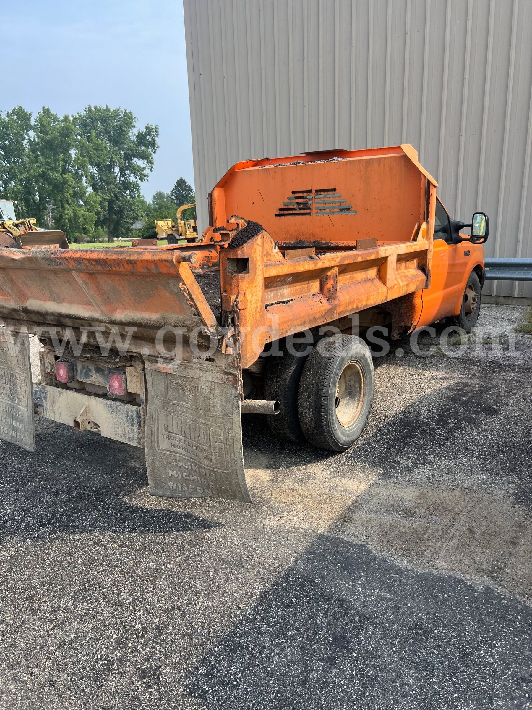 2004 Ford F-350 SD XL 2WD DRW Ford F-350 Government Surplus Auction - Photo #4