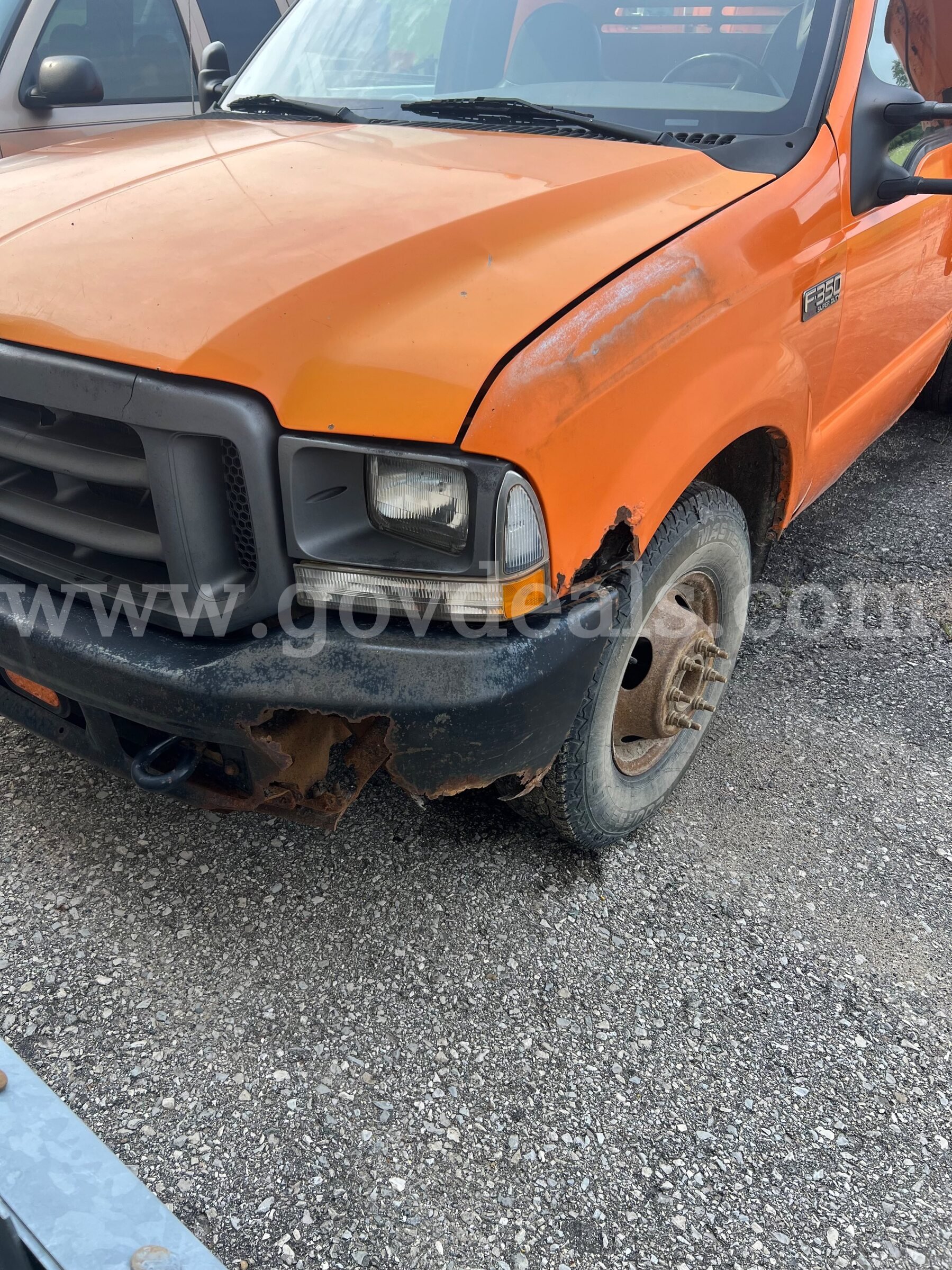 2004 Ford F-350 SD XL 2WD DRW Ford F-350 Government Surplus Auction - Photo #5