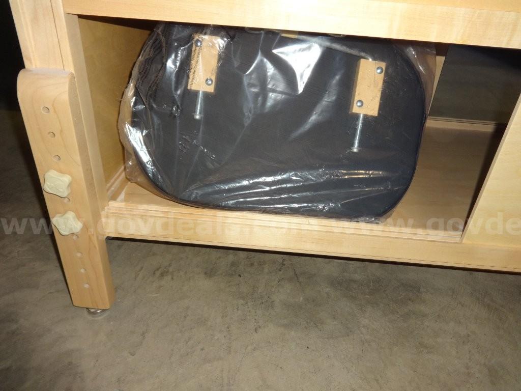 Earthlite Massage Table   Government Surplus Auction - Photo #4