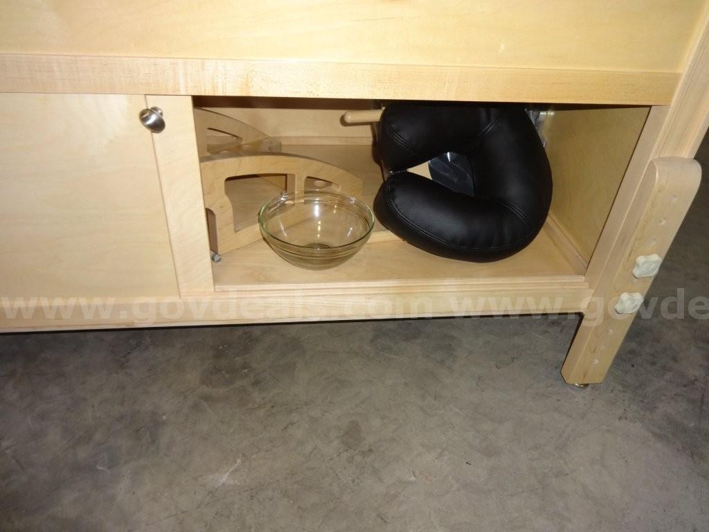 Earthlite Massage Table   Government Surplus Auction - Photo #3