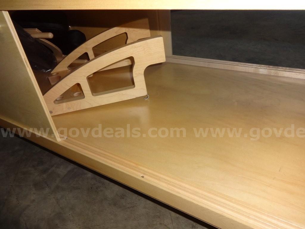 Earthlite Massage Table   Government Surplus Auction - Photo #4