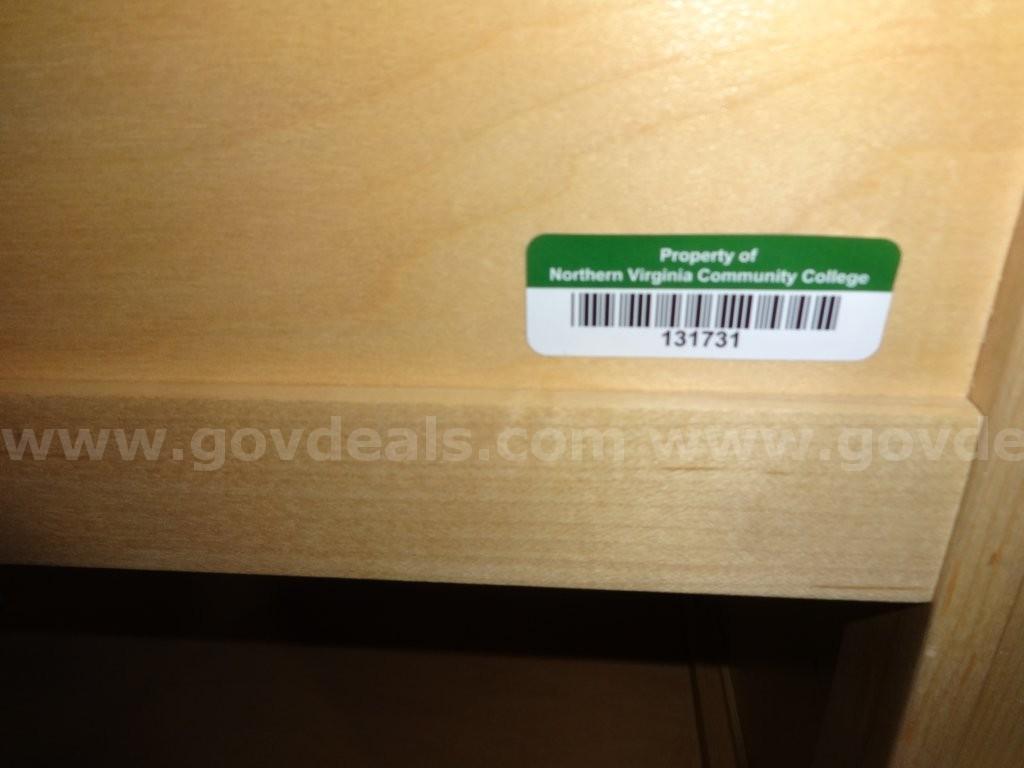 Earthlite Massage Table   Government Surplus Auction - Photo #5