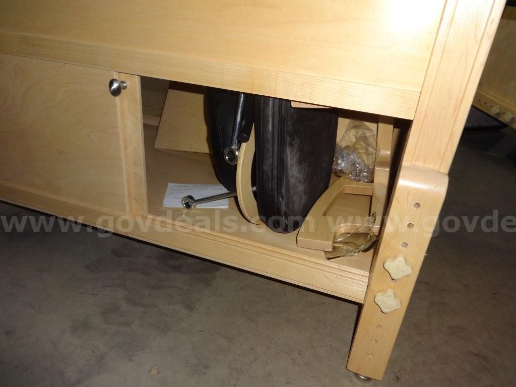 Earthlite Massage Table   Government Surplus Auction - Photo #4