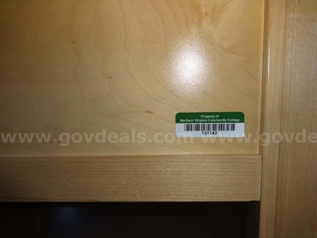 Earthlite Massage Table   Government Surplus Auction - Photo #5
