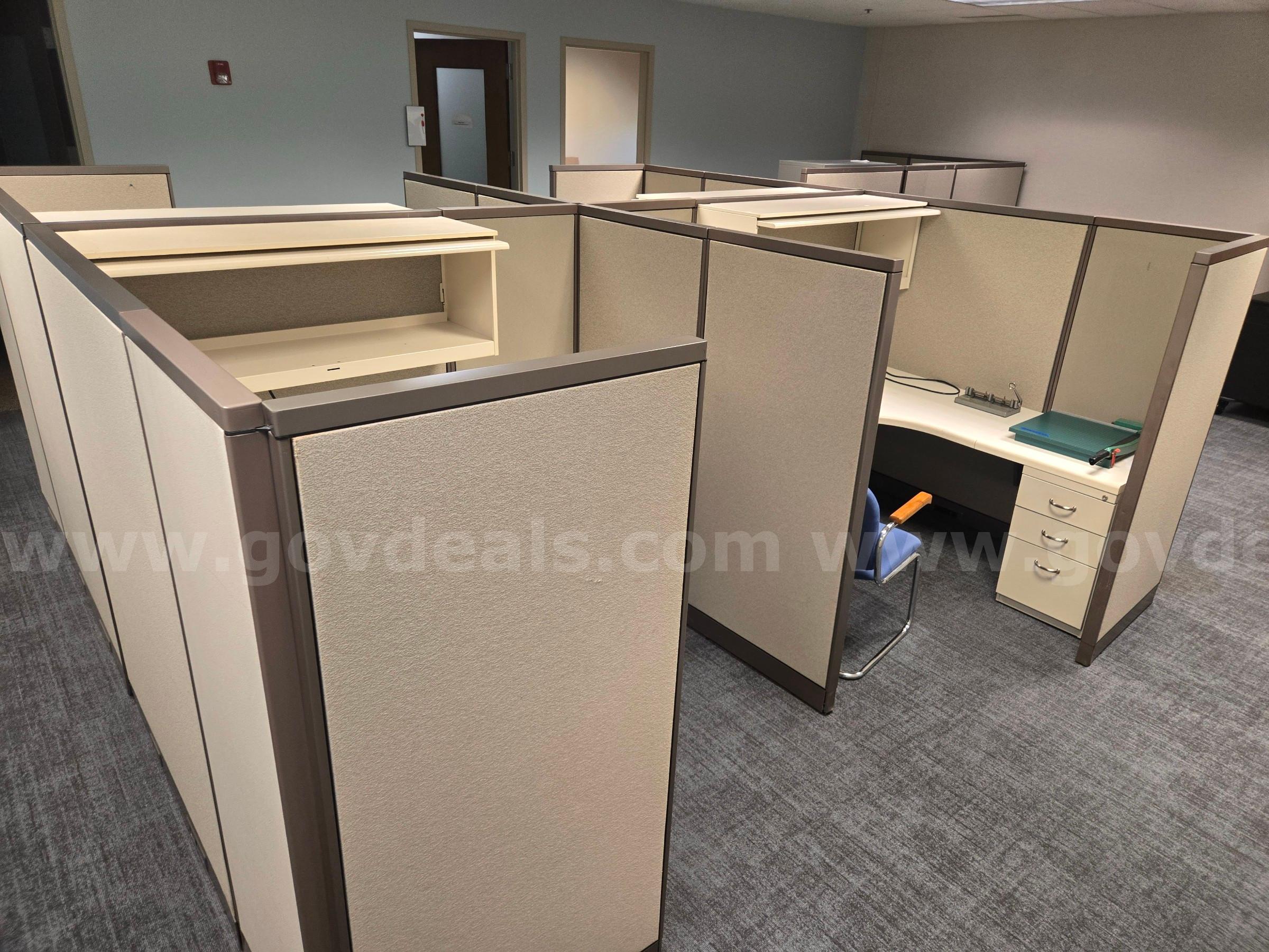 Lot of Office Cubicles   Government Surplus Auction - Photo #2