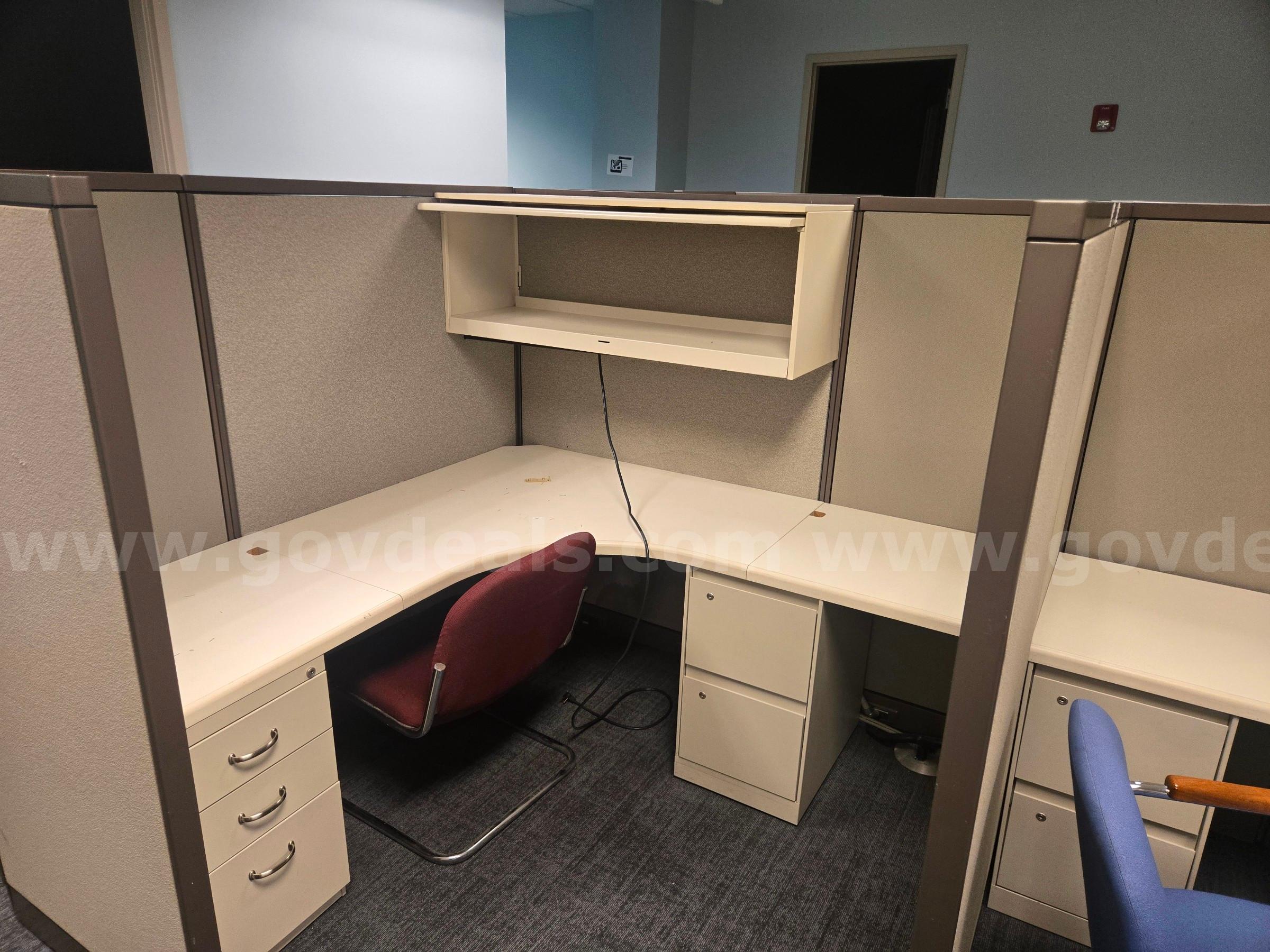 Lot of Office Cubicles   Government Surplus Auction - Photo #3
