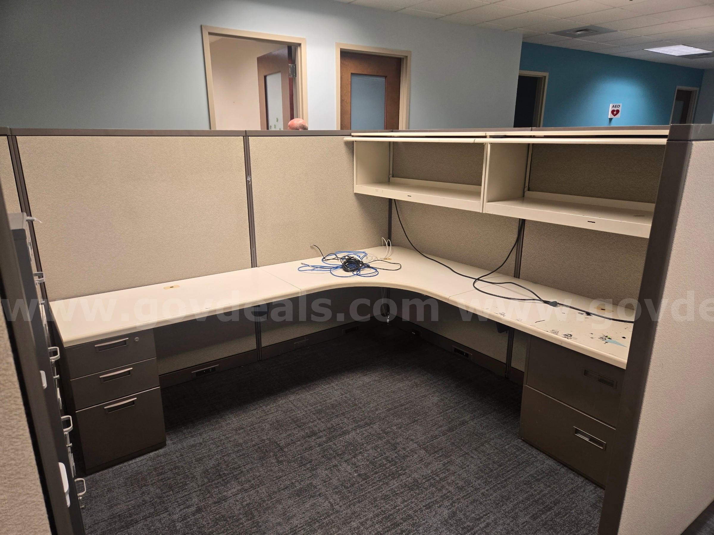 Lot of Office Cubicles   Government Surplus Auction - Photo #4