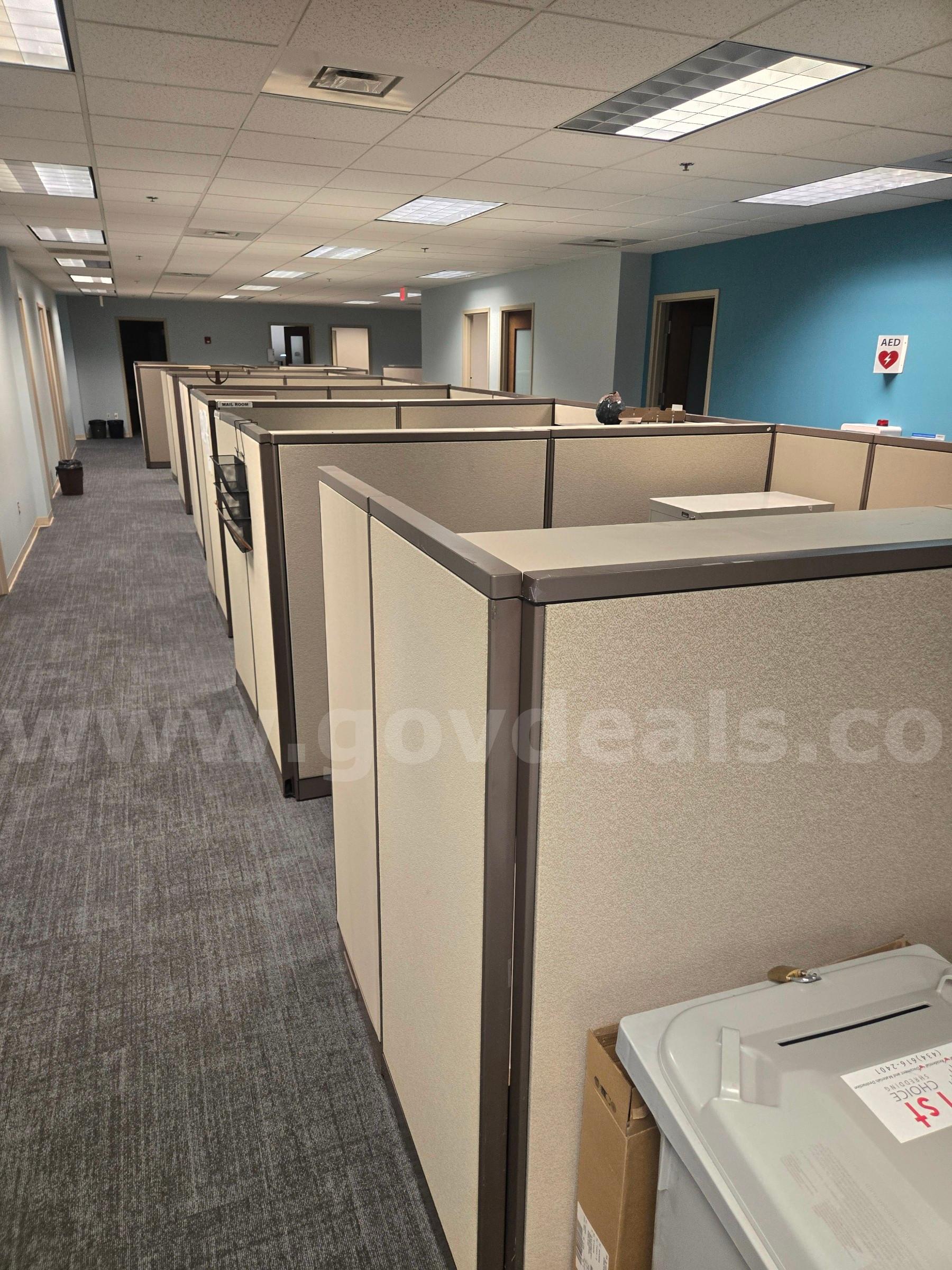 Lot of Office Cubicles   Government Surplus Auction - Photo #5
