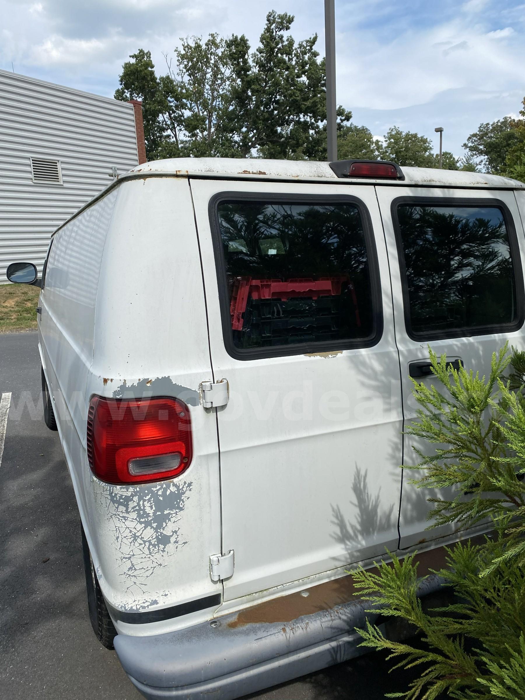 2000 White Dodge Ram1500 Van Dodge Ram1500 Government Surplus Auction - Photo #2