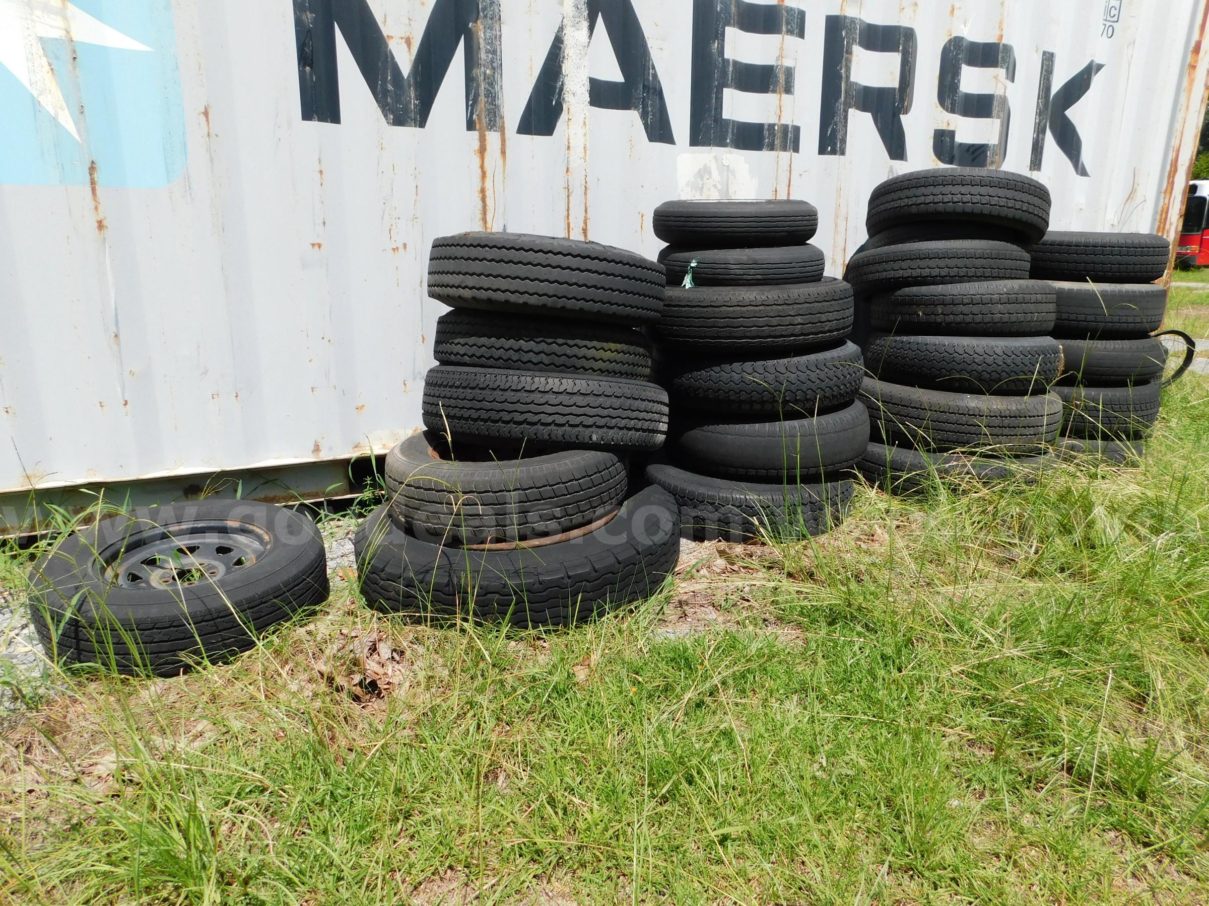 TIRES, 25 UNKNOWN UNKNOWN Government Surplus Auction - Primary Photo