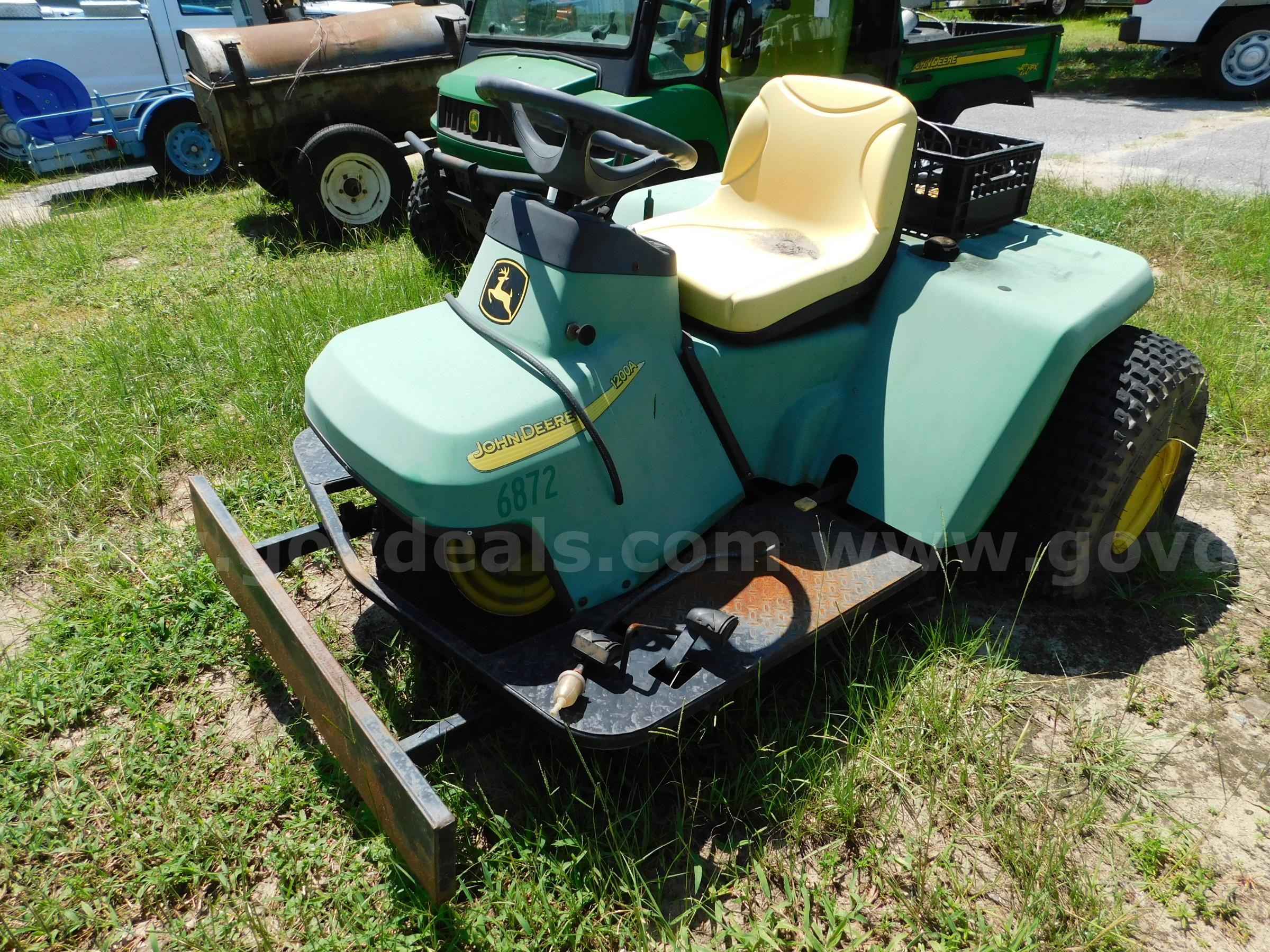 BUNKER RAKE, JOHN DEERE JOHN DEERE 1200A Government Surplus Auction - Photo #2