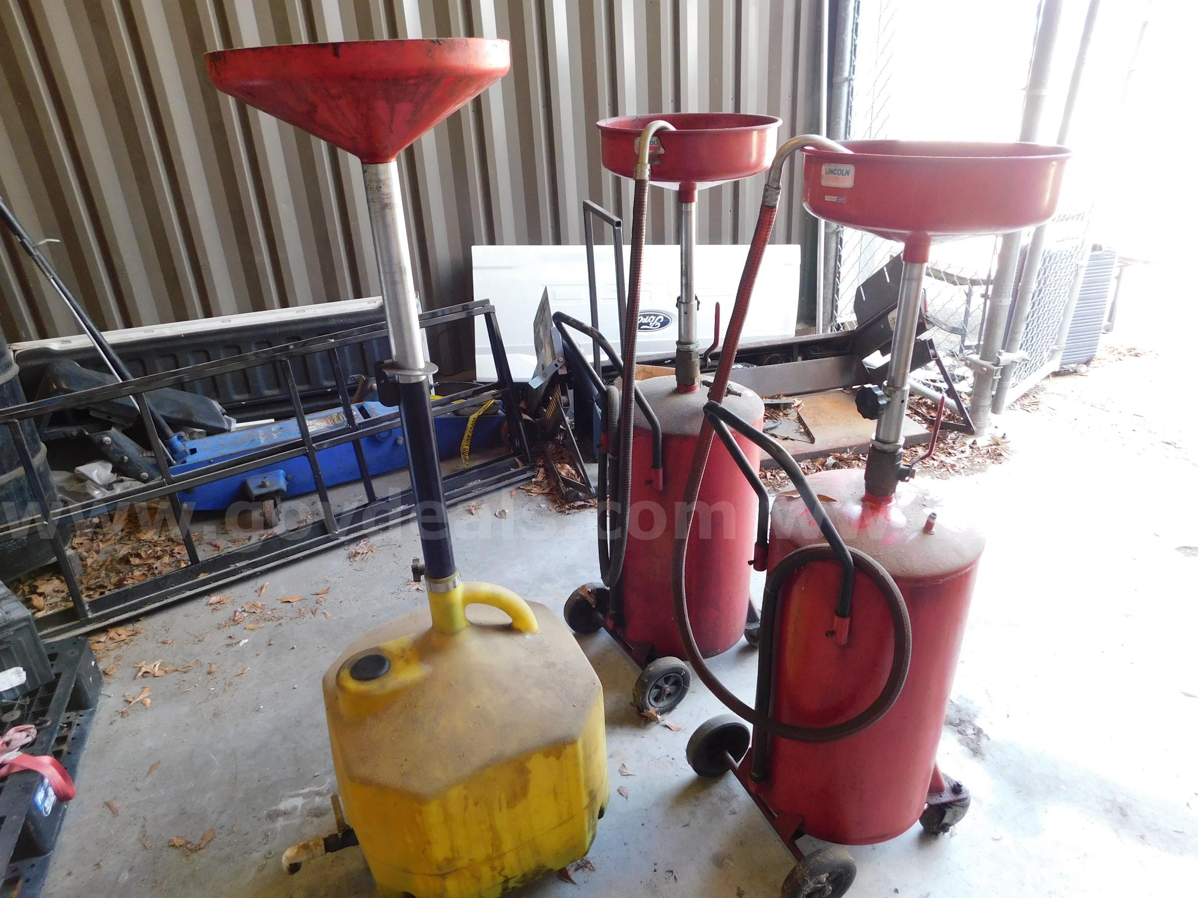 OIL DRAIN CONTAINER TANKS, 3 , TWO LINCOLN, 18 GAL, - ONE UNKNOWN LINCOLN 3601 Government Surplus Auction - Photo #2