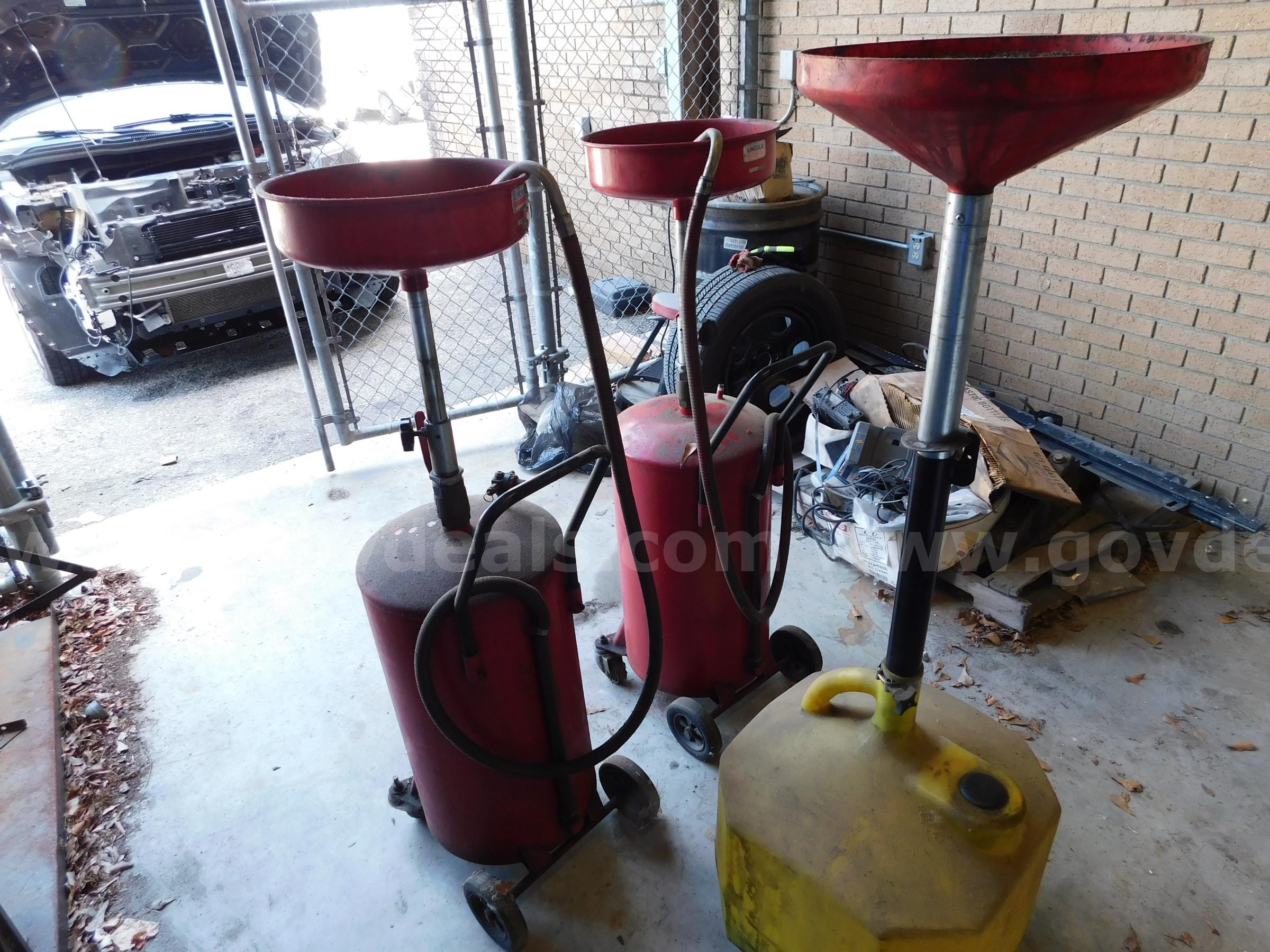 OIL DRAIN CONTAINER TANKS, 3 , TWO LINCOLN, 18 GAL, - ONE UNKNOWN LINCOLN 3601 Government Surplus Auction - Photo #3