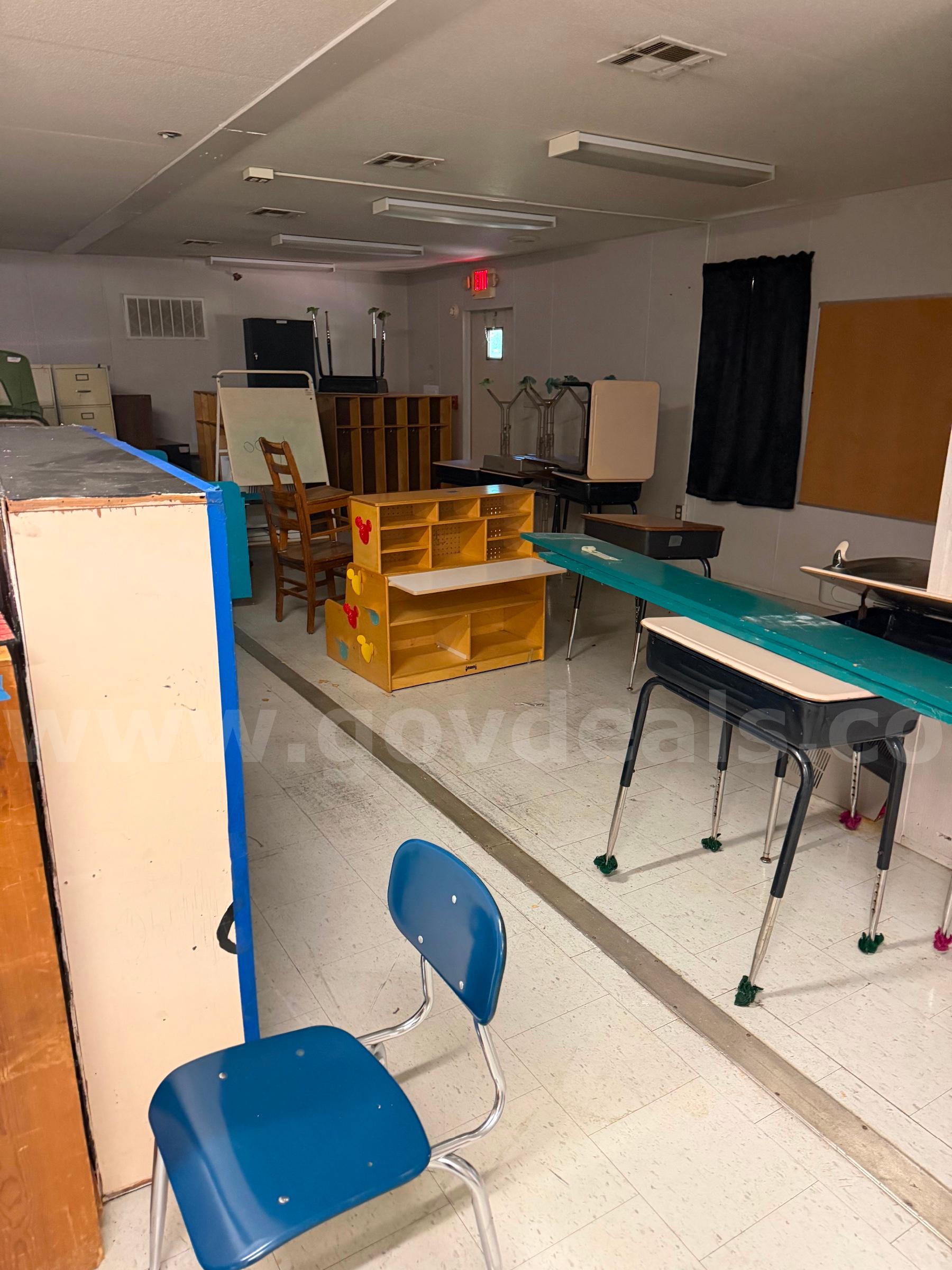 Portable classrooms at Eakin Elementary  3.4,5   Government Surplus Auction - Photo #5