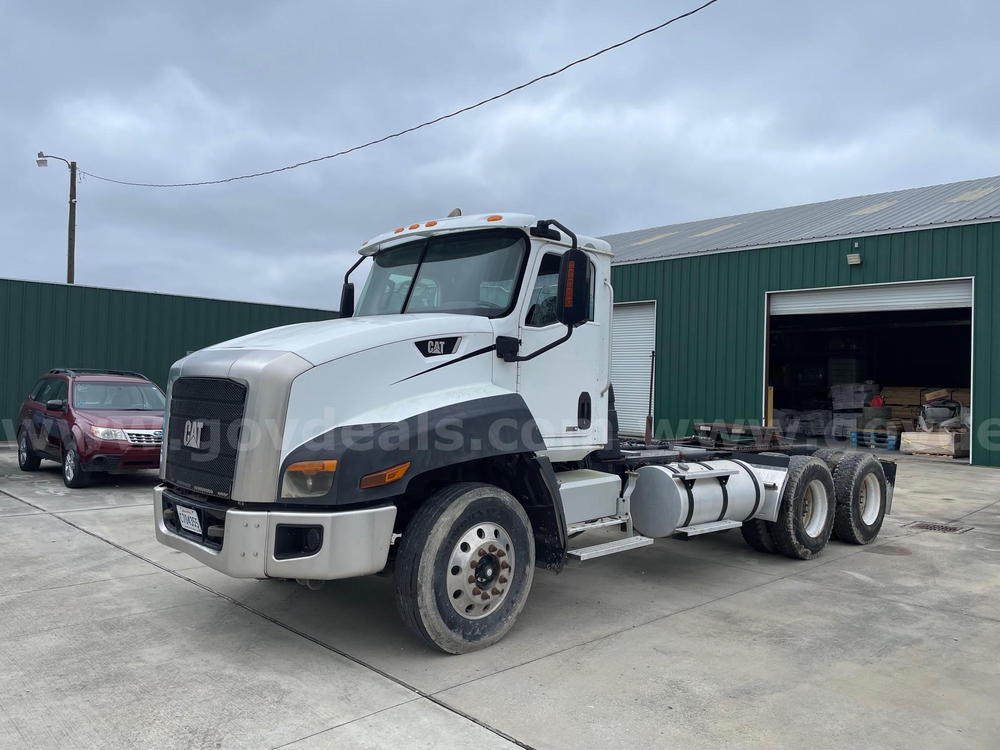 2014 CATERPILLAR CF7AA CATERPILLAR CF7AA 6x4 DAY CAB Government Surplus Auction - Photo #2