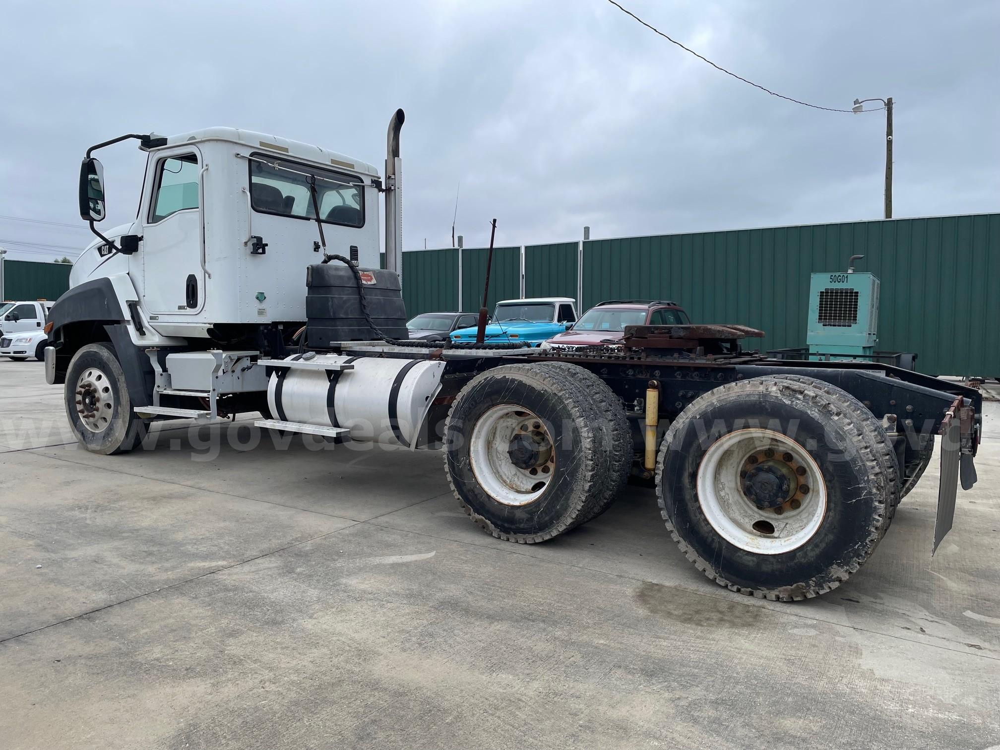 2014 CATERPILLAR CF7AA CATERPILLAR CF7AA 6x4 DAY CAB Government Surplus Auction - Photo #5