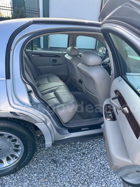 2001 Lincoln Town Car Lincoln Town Car Government Surplus Auction - Photo #6