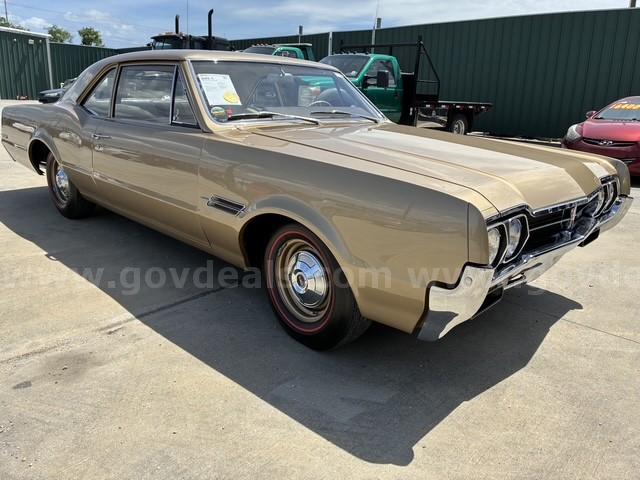 1966 OLDSMOBILE 442 W-30 OLDSMOBILE 442 Government Surplus Auction - Photo #2