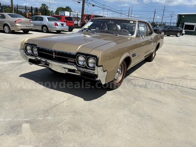 1966 OLDSMOBILE 442 W-30 OLDSMOBILE 442 Government Surplus Auction - Photo #4