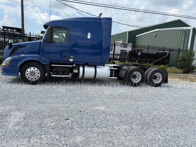 2013 Volvo VNL S;eeper Volvo VNL Government Surplus Auction - Photo #2