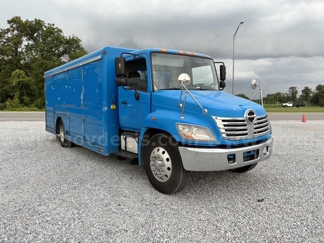 2009 Hino Conventional Cab with Aluminum  Beverage Delivery Body