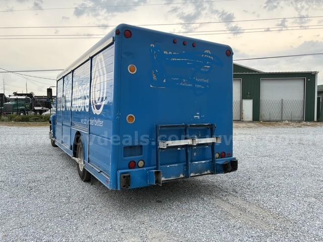 2009 Hino Conventional Cab with Aluminum  Beverage Delivery Body Hino Conventional Cab Government Surplus Auction - Photo #4