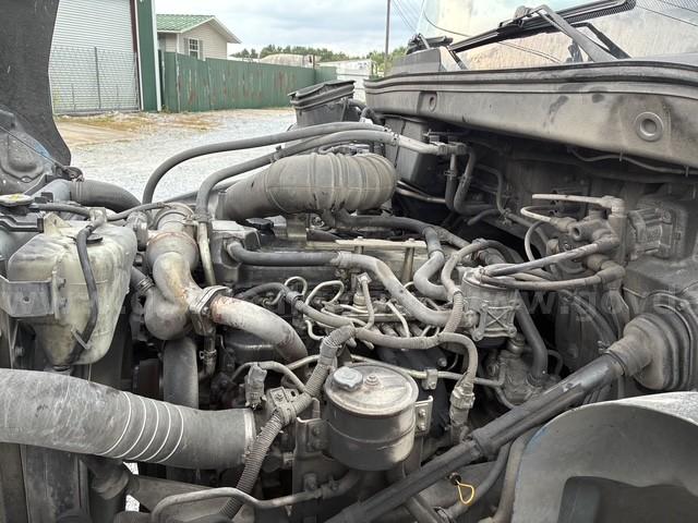 2009 Hino Conventional Cab with Aluminum  Beverage Delivery Body Hino Conventional Cab Government Surplus Auction - Photo #6
