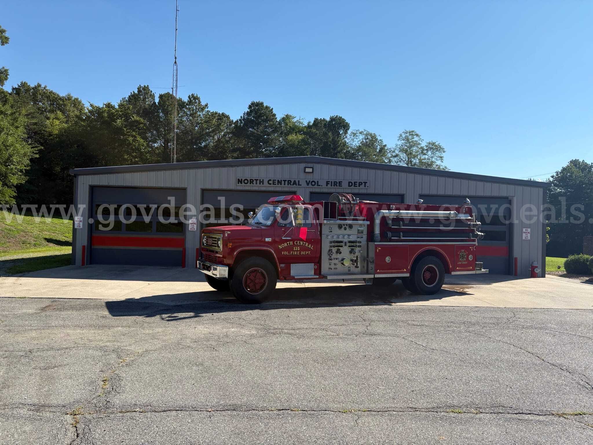 1987 Chevrolet C7D042 Fire Pumper - EEI - Detroit 8.2L Diesel Engine - LOW MILES Chevrolet C7D042 Government Surplus Auction - Photo #2