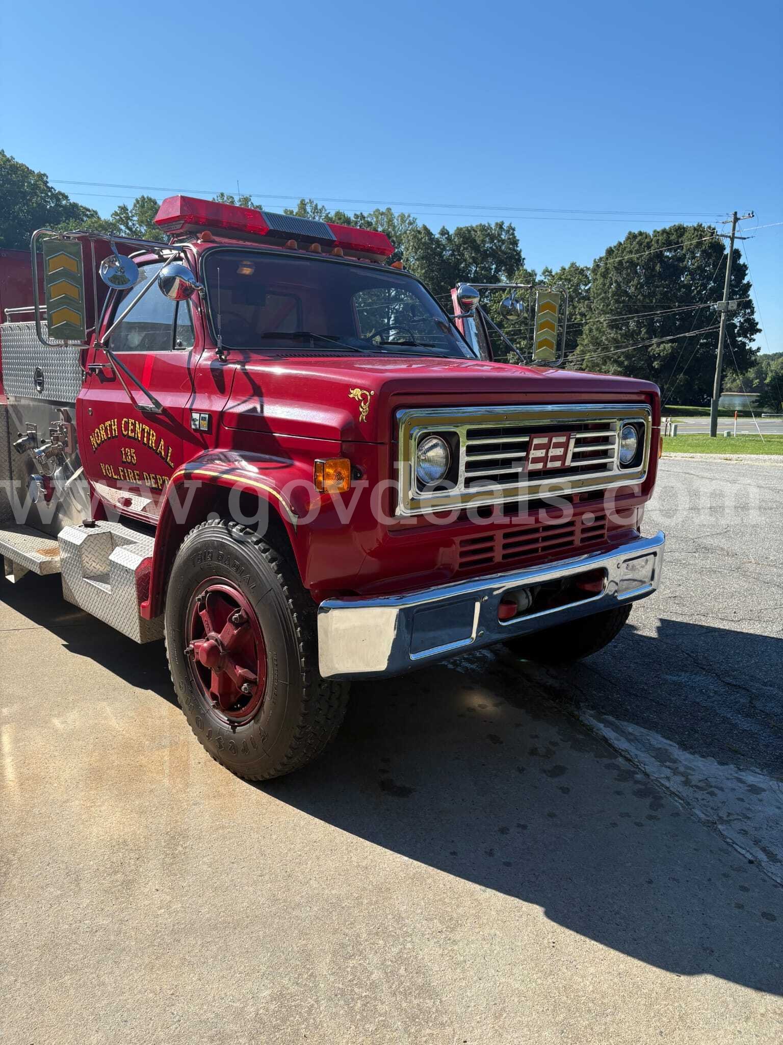 1987 Chevrolet C7D042 Fire Pumper - EEI - Detroit 8.2L Diesel Engine - LOW MILES Chevrolet C7D042 Government Surplus Auction - Photo #4