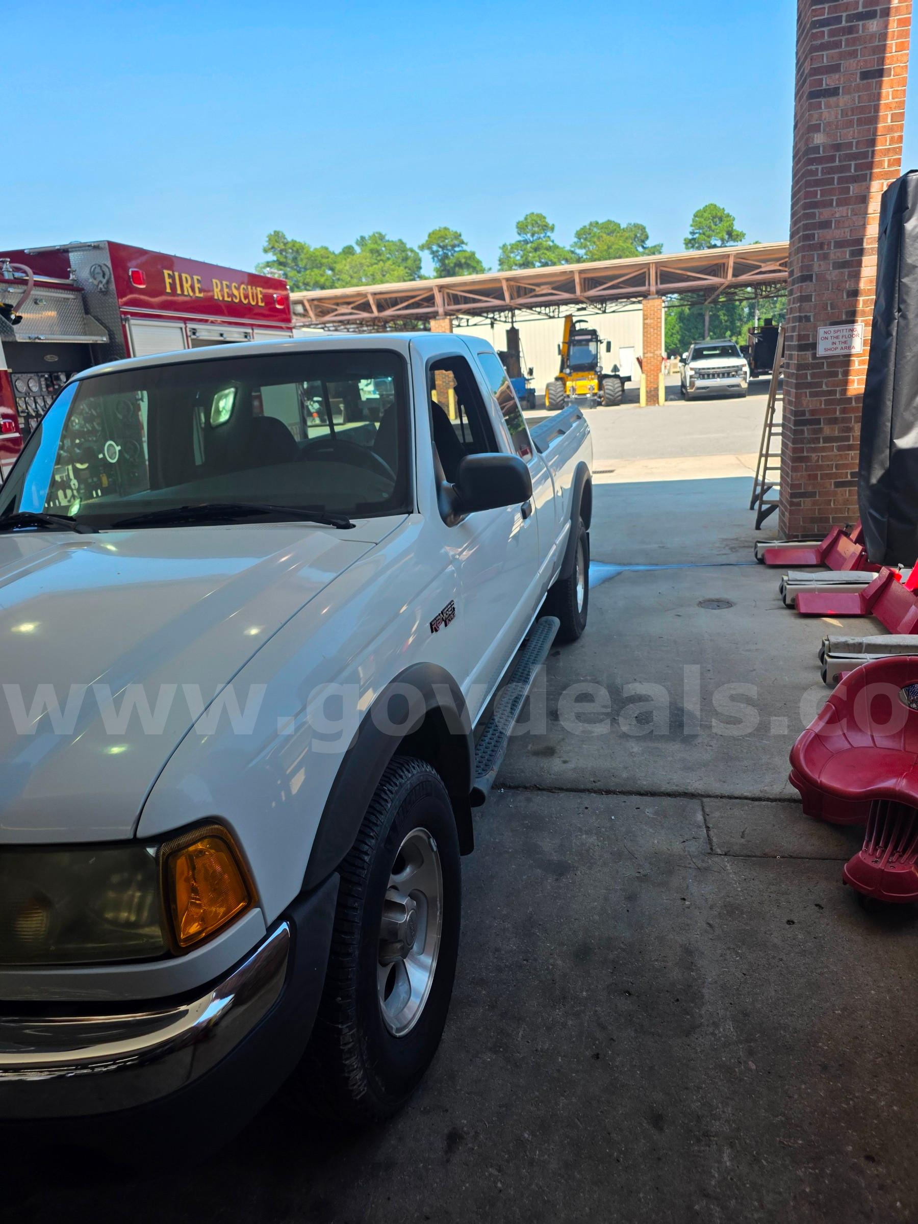 2001 Ford Ranger XLT SuperCab 4.0 4WD Ford Ranger Government Surplus Auction - Photo #2