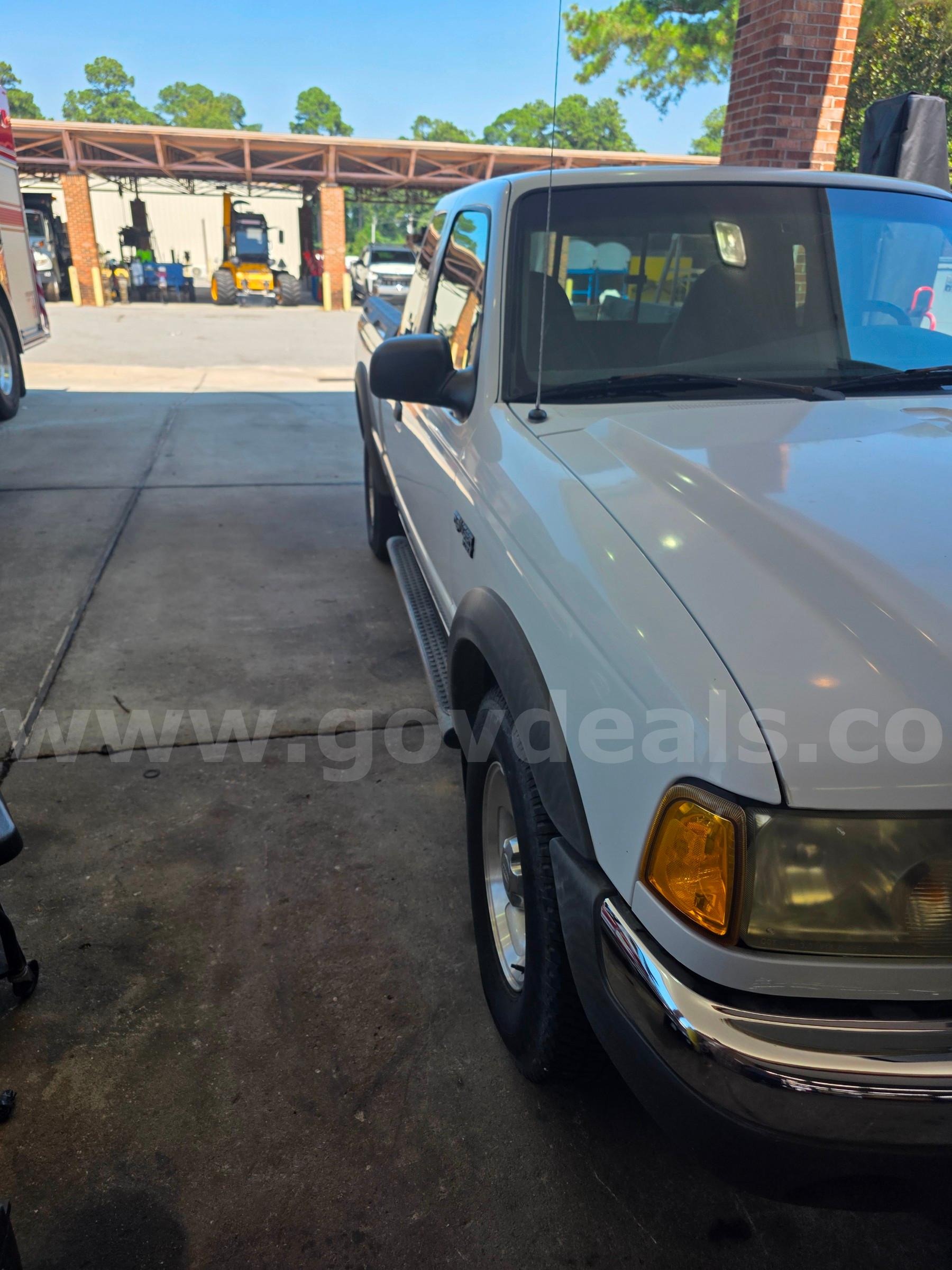 2001 Ford Ranger XLT SuperCab 4.0 4WD Ford Ranger Government Surplus Auction - Photo #6