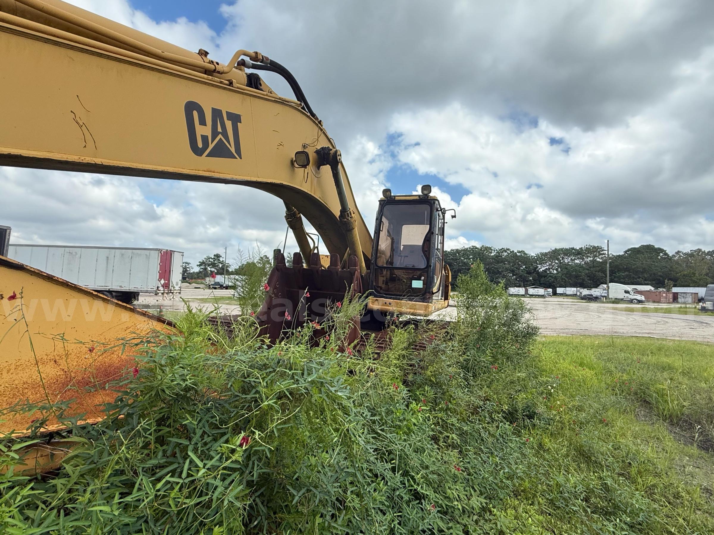 CAT 330L excavator CAT 330L Government Surplus Auction - Photo #3