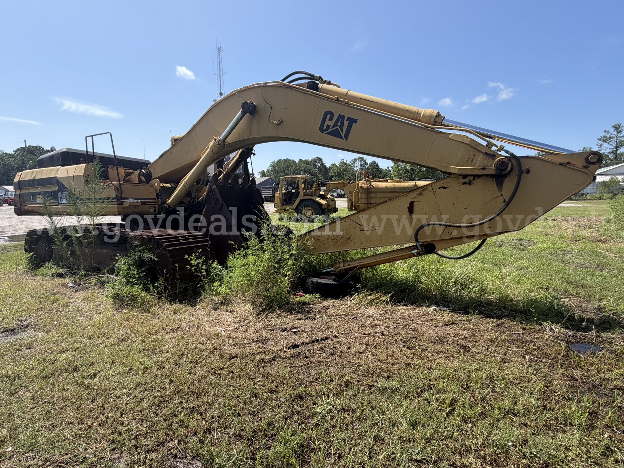 CAT 330L excavator CAT 330L Government Surplus Auction - Photo #4