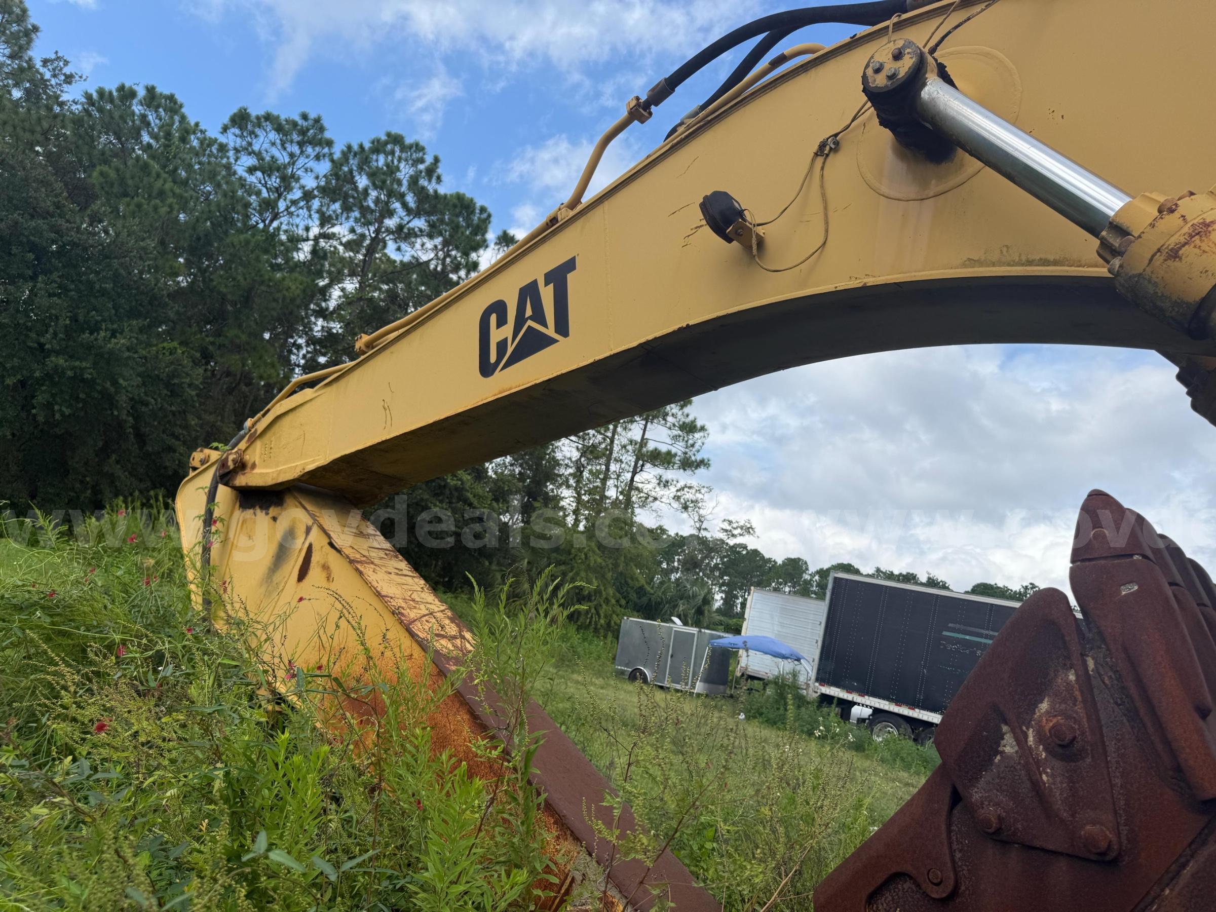 CAT 330L excavator CAT 330L Government Surplus Auction - Photo #6