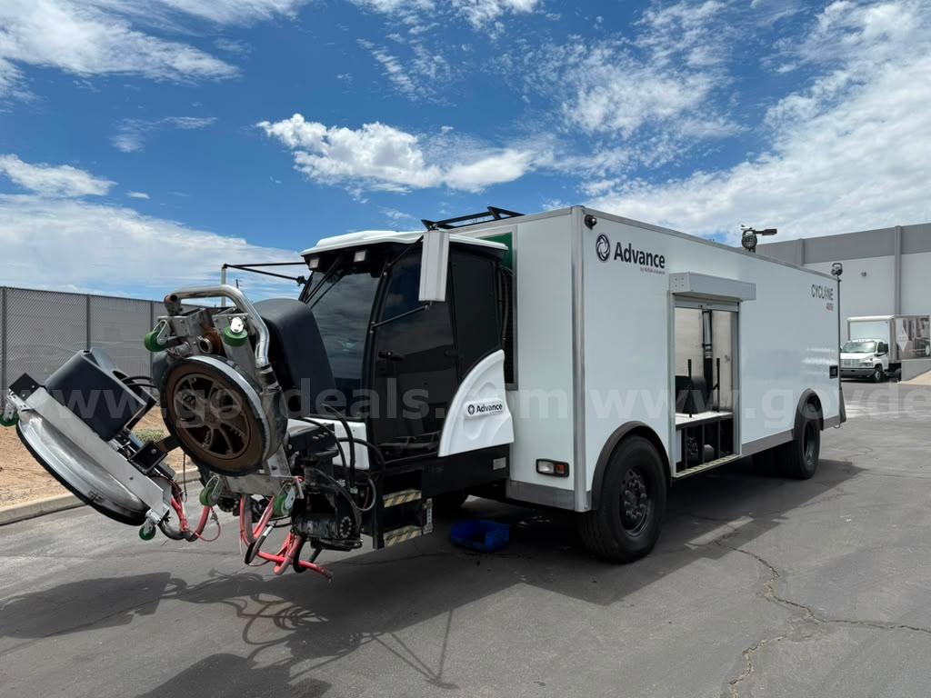Cyclone 4006AC Airport Runway cleaning machine Cylcone Technology 4006AC Government Surplus Auction - Primary Photo