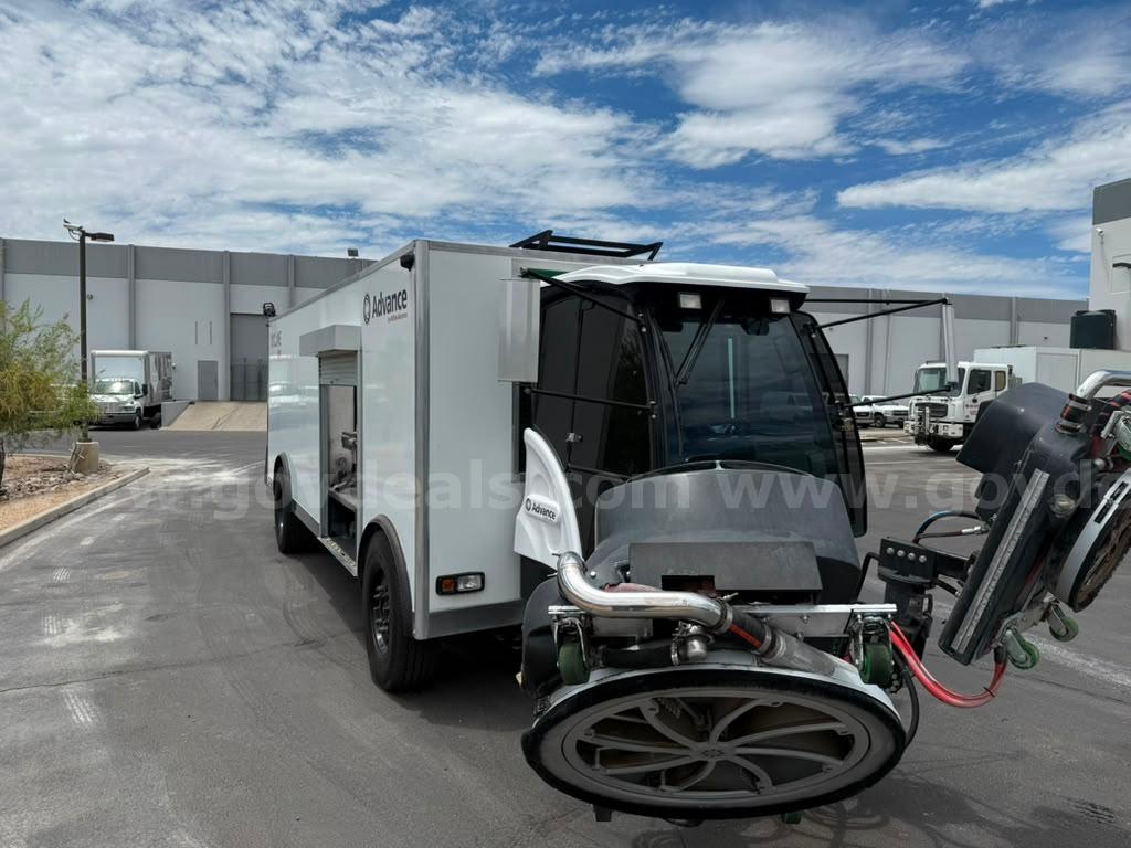 Cyclone 4006AC Airport Runway cleaning machine Cylcone Technology 4006AC Government Surplus Auction - Photo #5