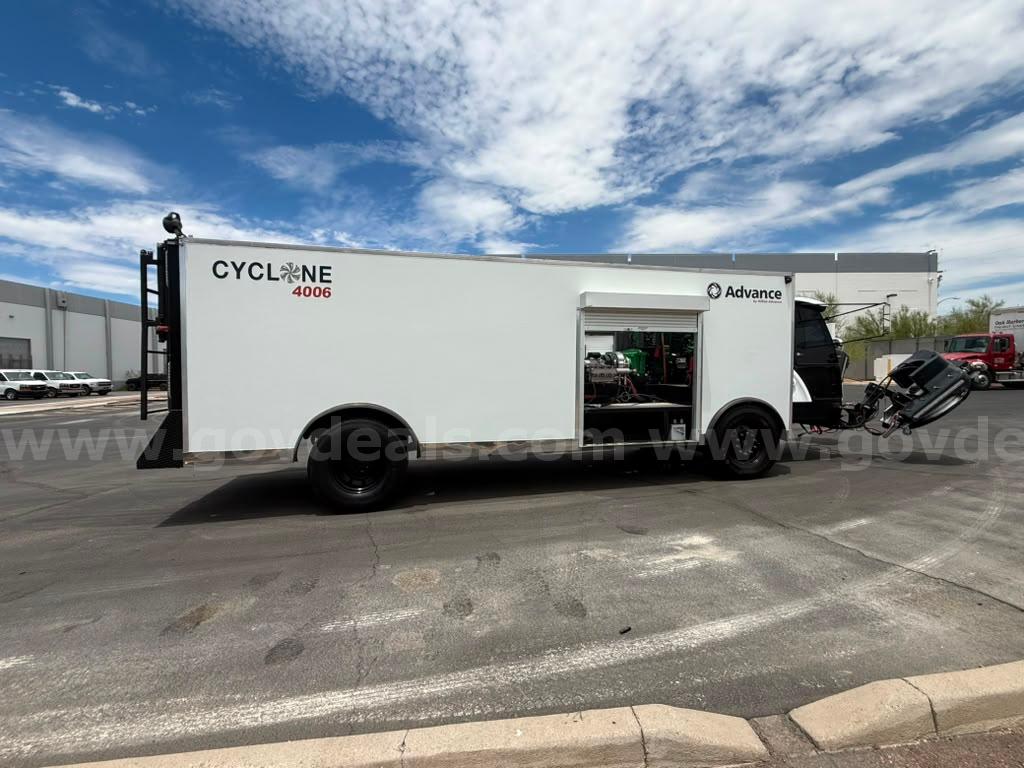 Cyclone 4006AC Airport Runway cleaning machine Cylcone Technology 4006AC Government Surplus Auction - Photo #6