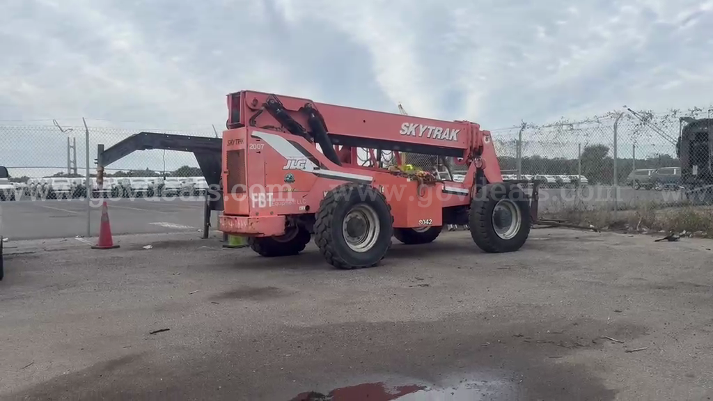 JLG Skytrack 8042 telehandler JLG 8042 Government Surplus Auction - Photo #4