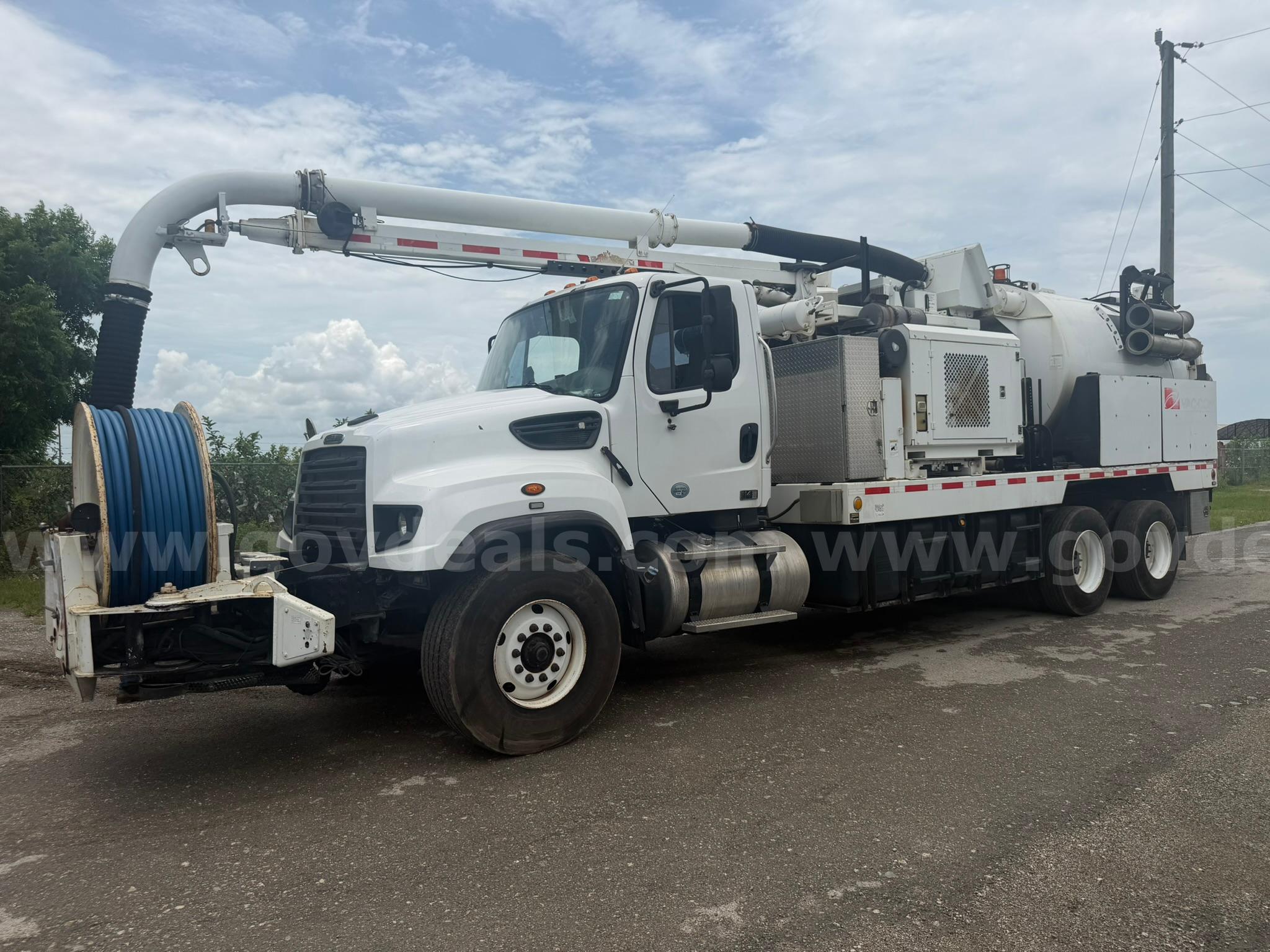 2014 Freightliner Vac Con vacuum truck Freightliner 114SD Government Surplus Auction - Primary Photo