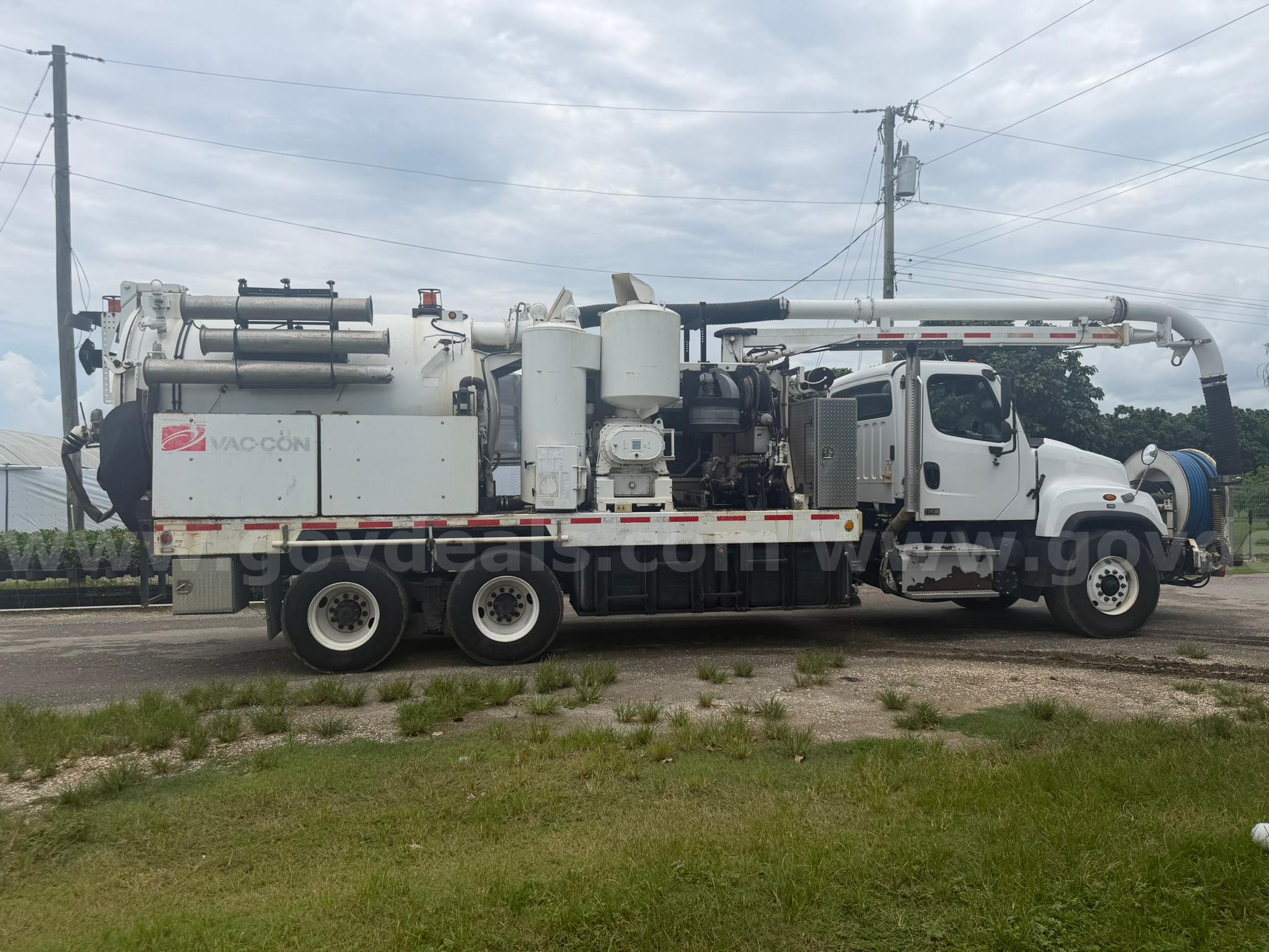 2014 Freightliner Vac Con vacuum truck Freightliner 114SD Government Surplus Auction - Photo #3