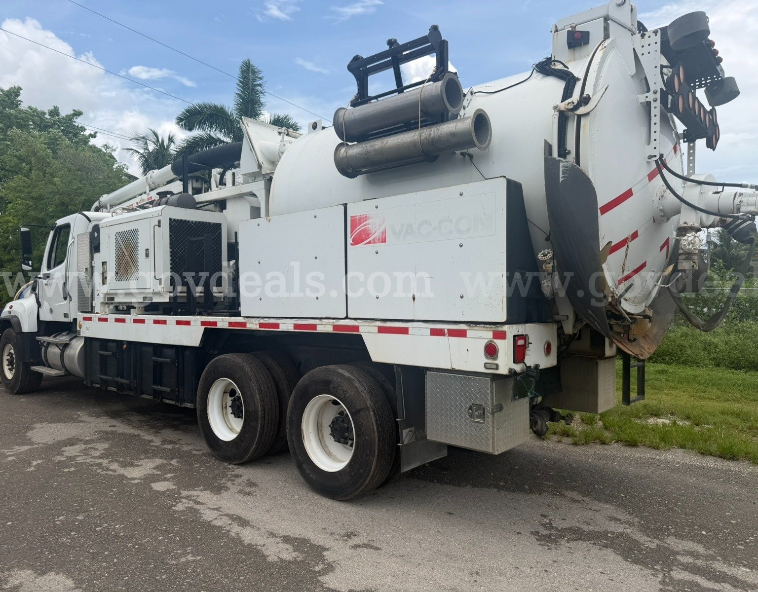 2014 Freightliner Vac Con vacuum truck Freightliner 114SD Government Surplus Auction - Photo #6
